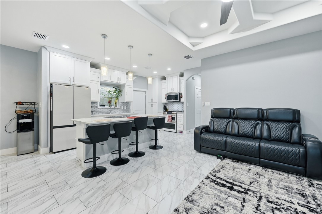1147 Lolita St
