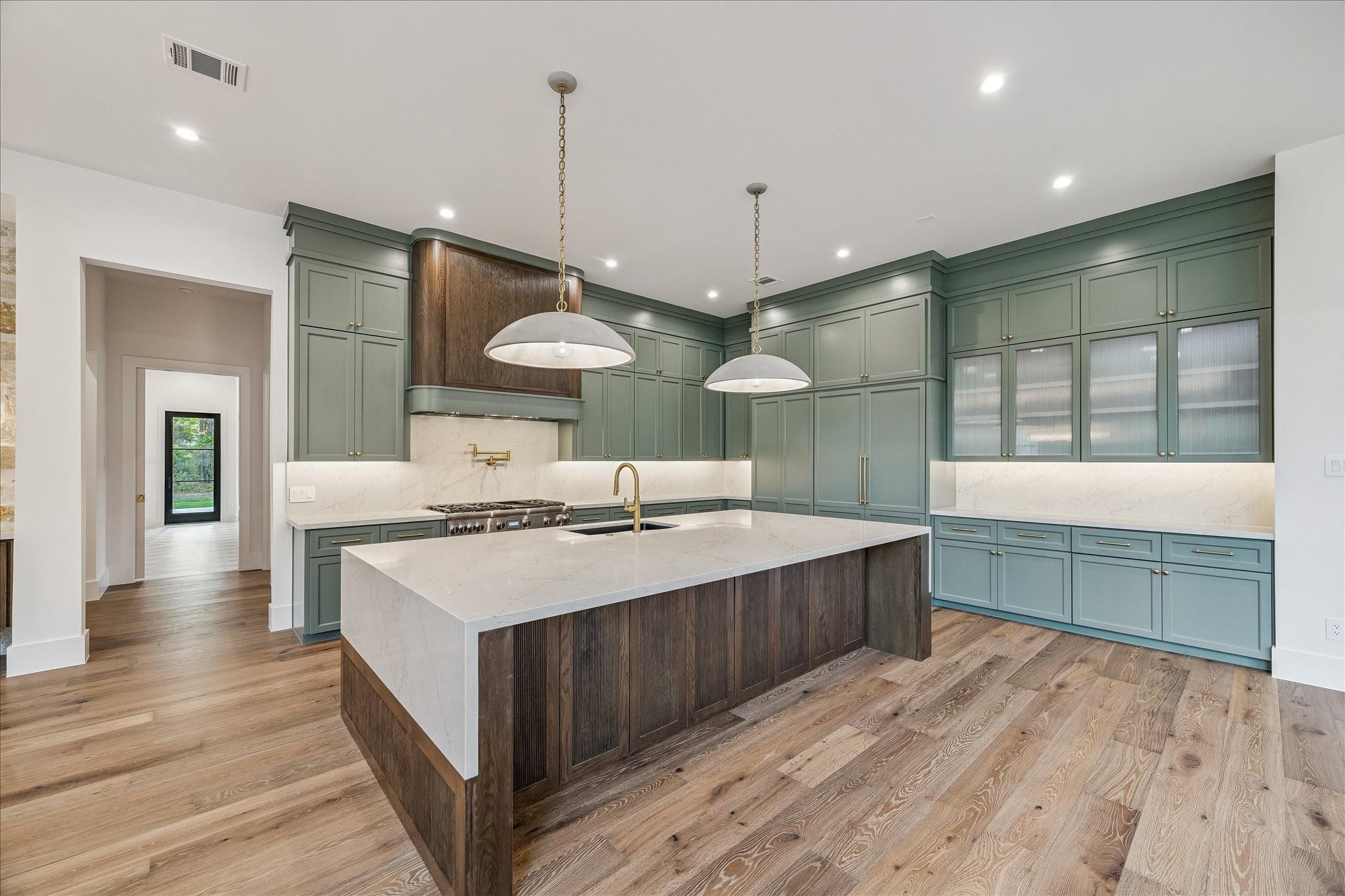 6905 Hollyleaf Court