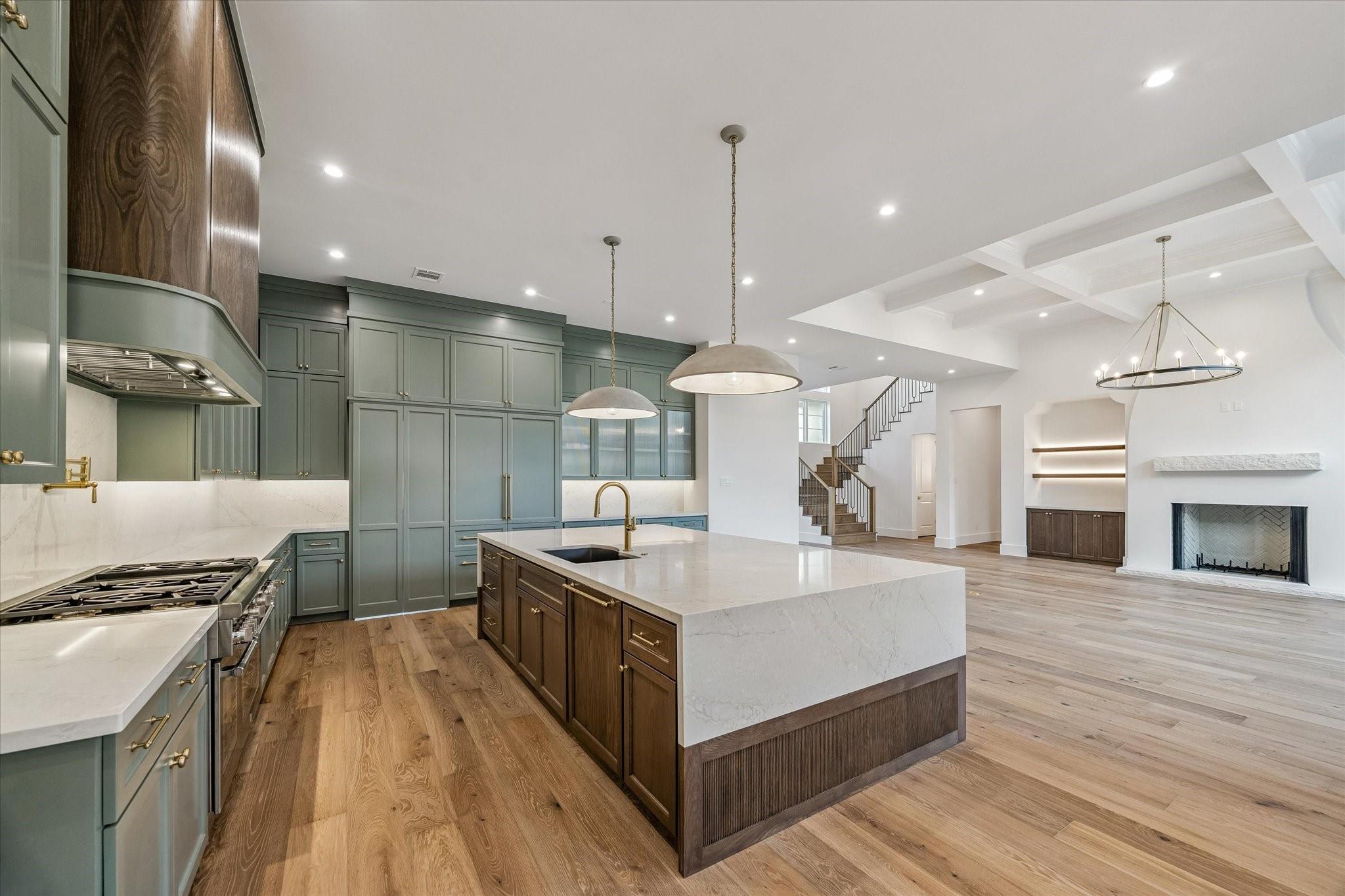 6905 Hollyleaf Court