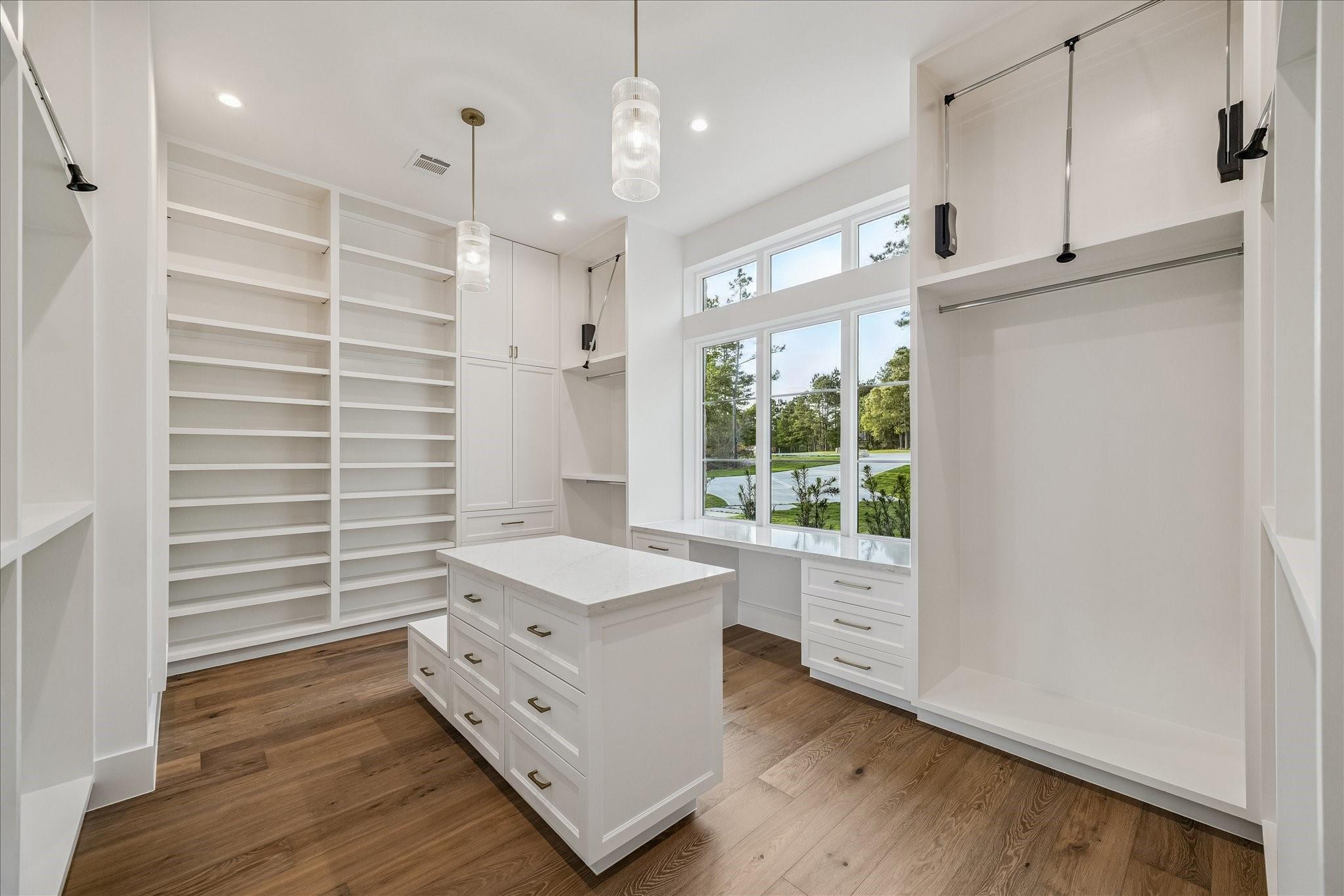 6905 Hollyleaf Court