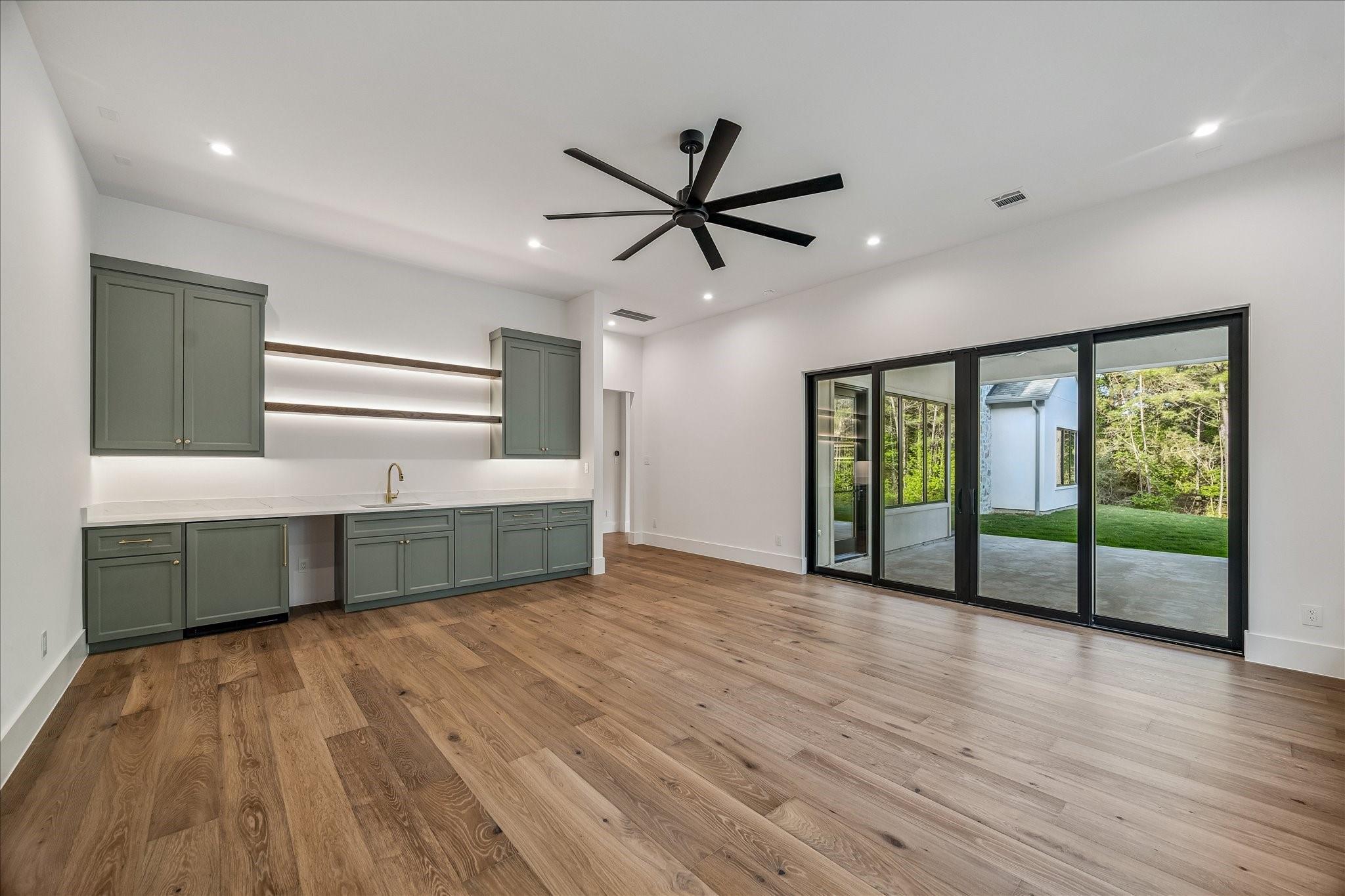 6905 Hollyleaf Court