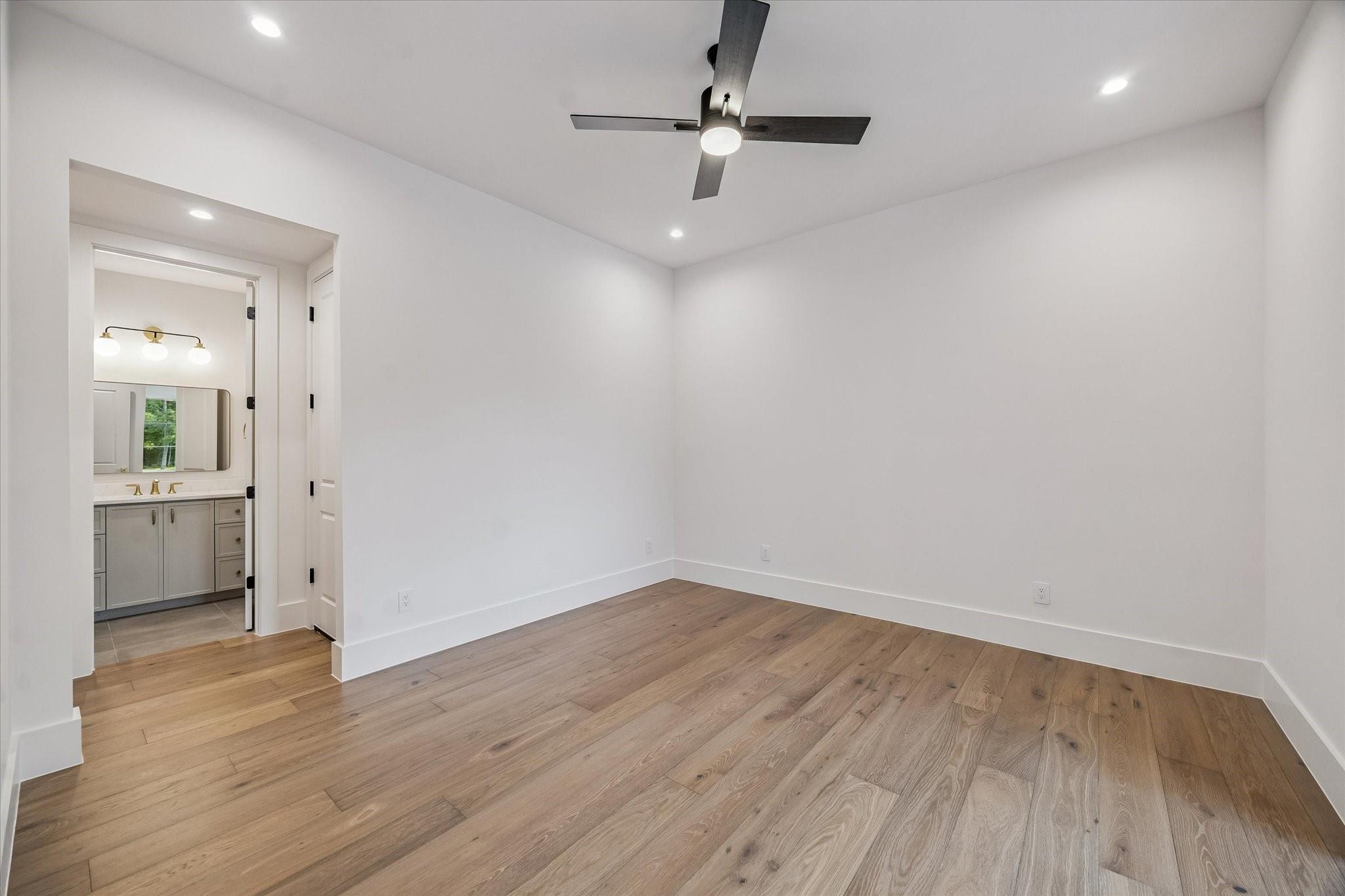 6905 Hollyleaf Court