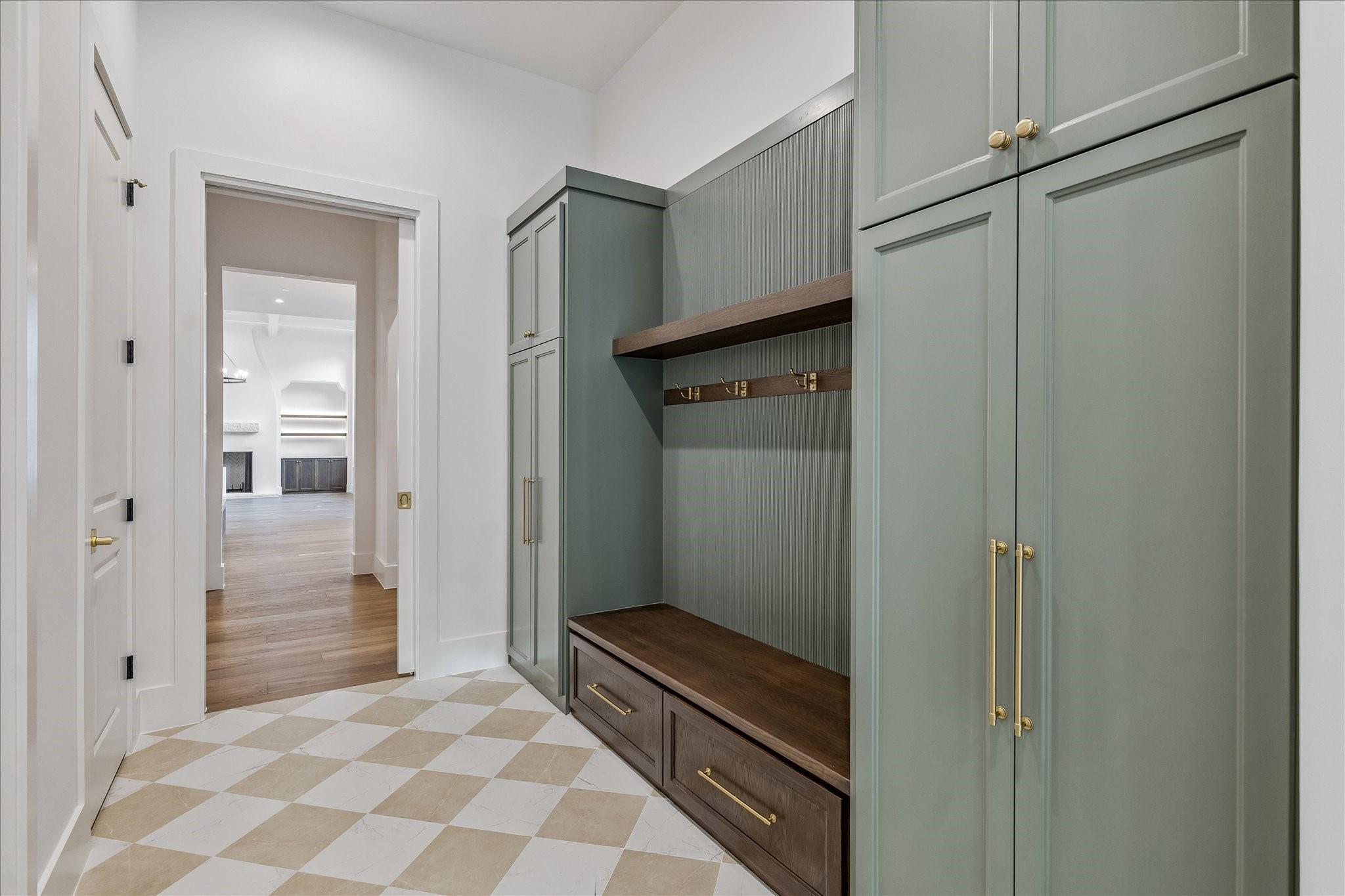 6905 Hollyleaf Court