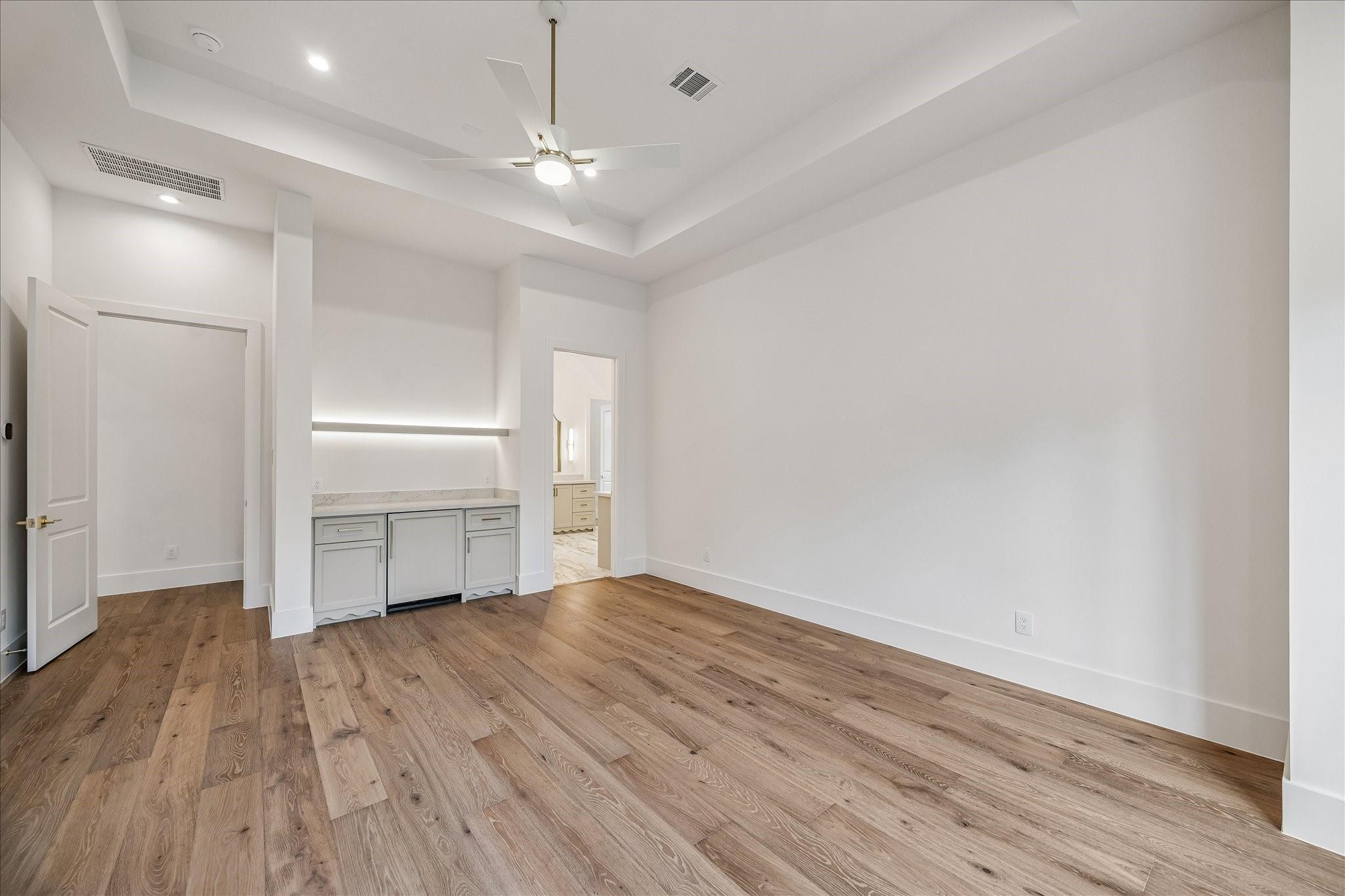 6905 Hollyleaf Court