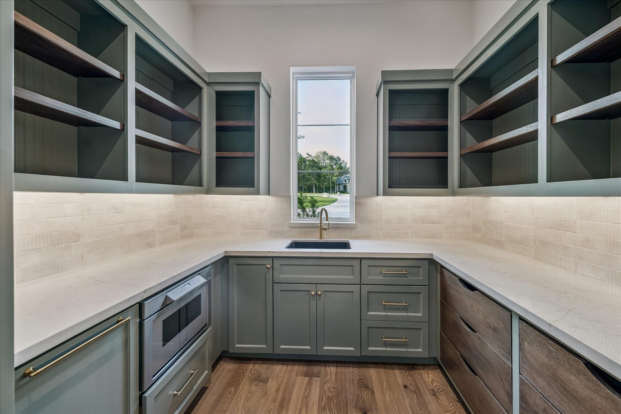 6905 Hollyleaf Court