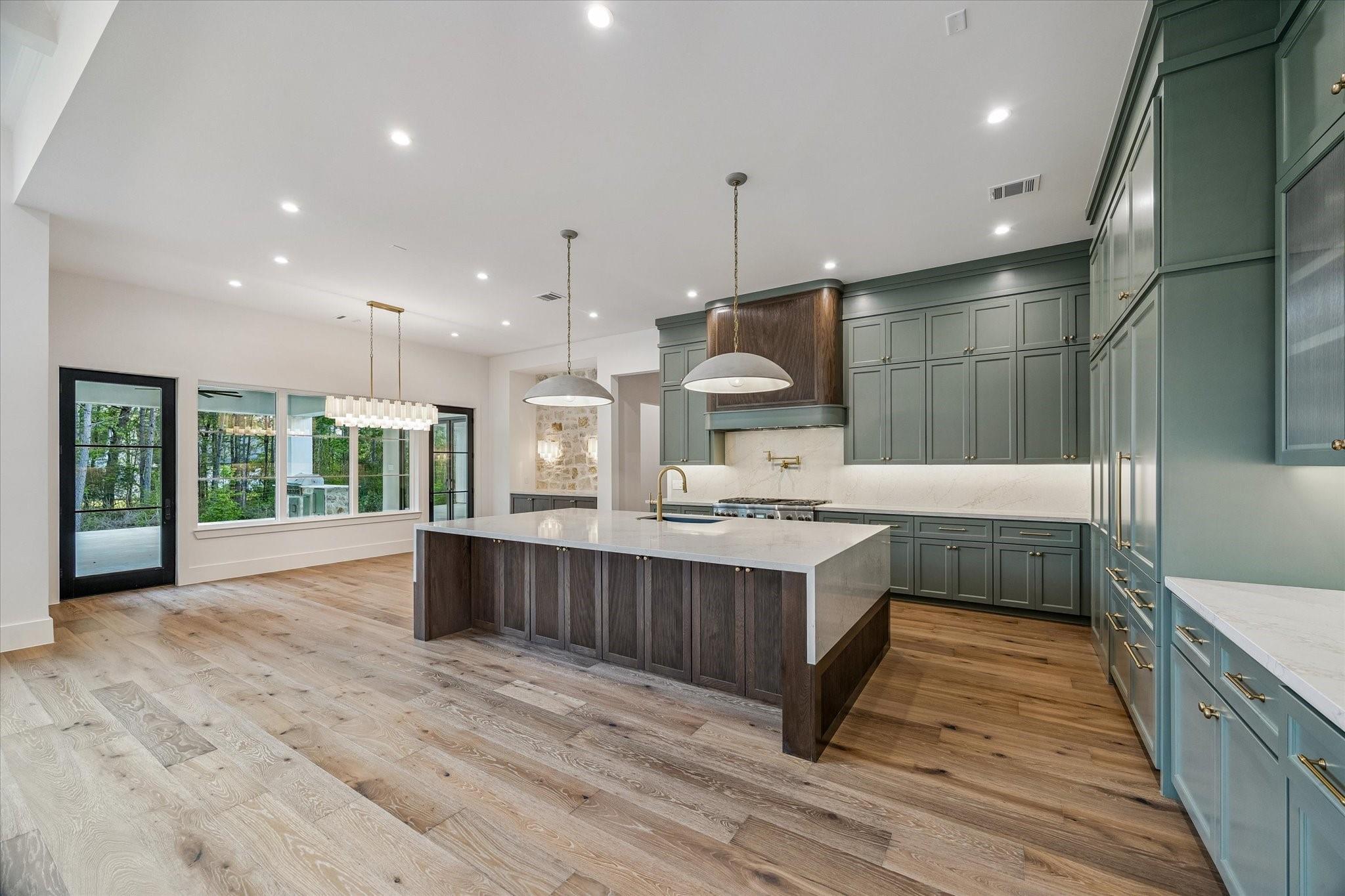 6905 Hollyleaf Court