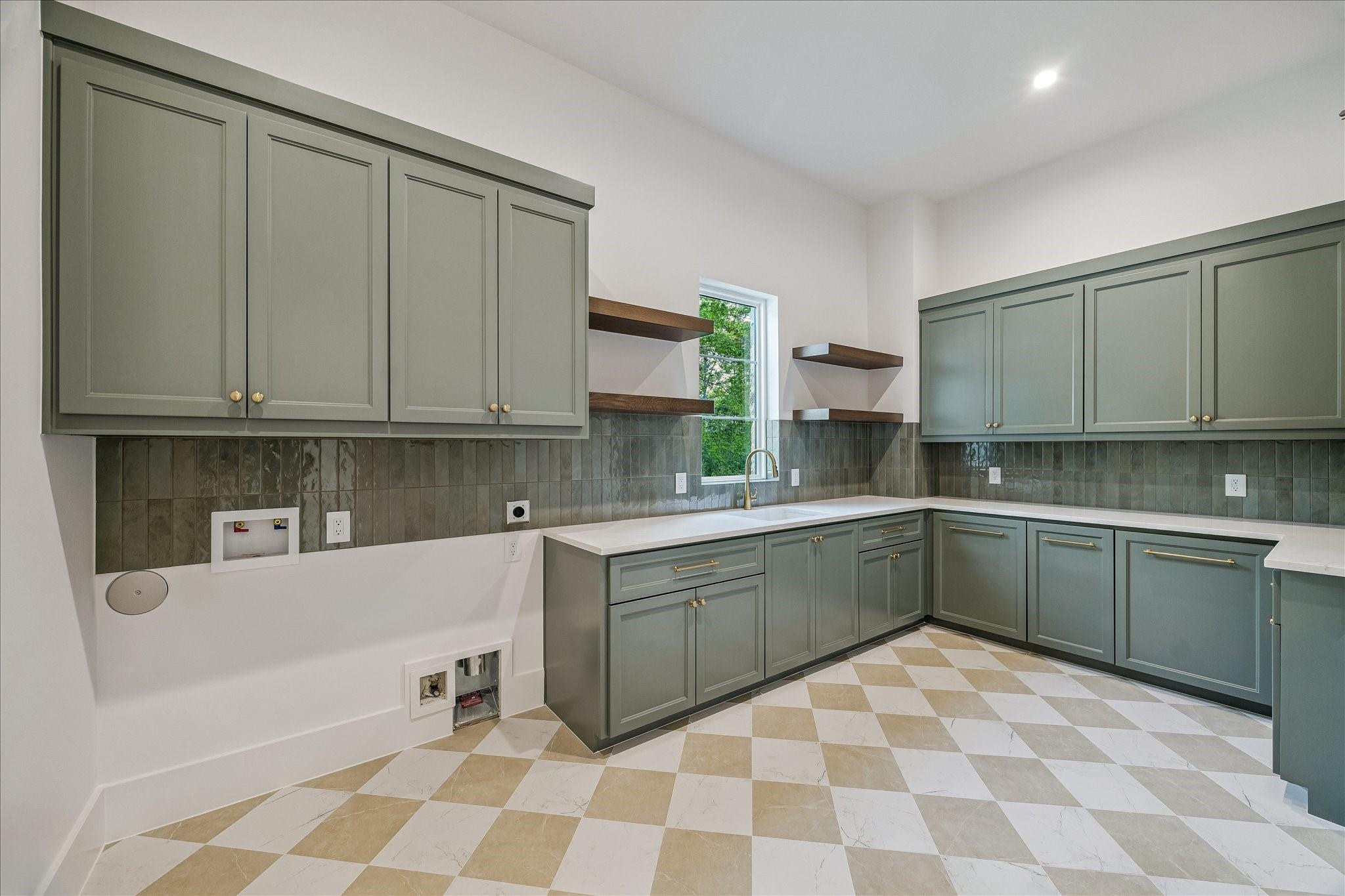 6905 Hollyleaf Court