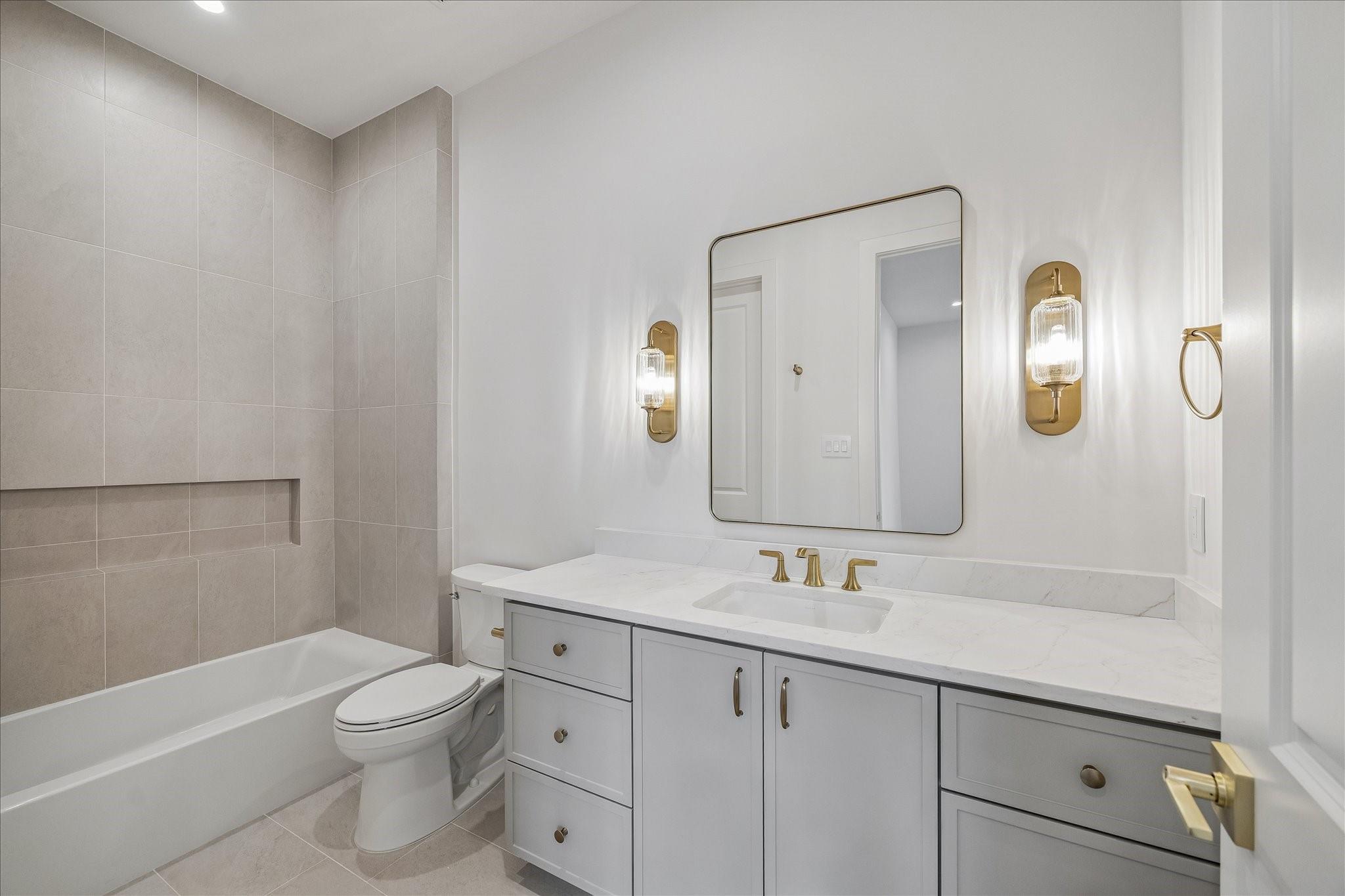 6905 Hollyleaf Court