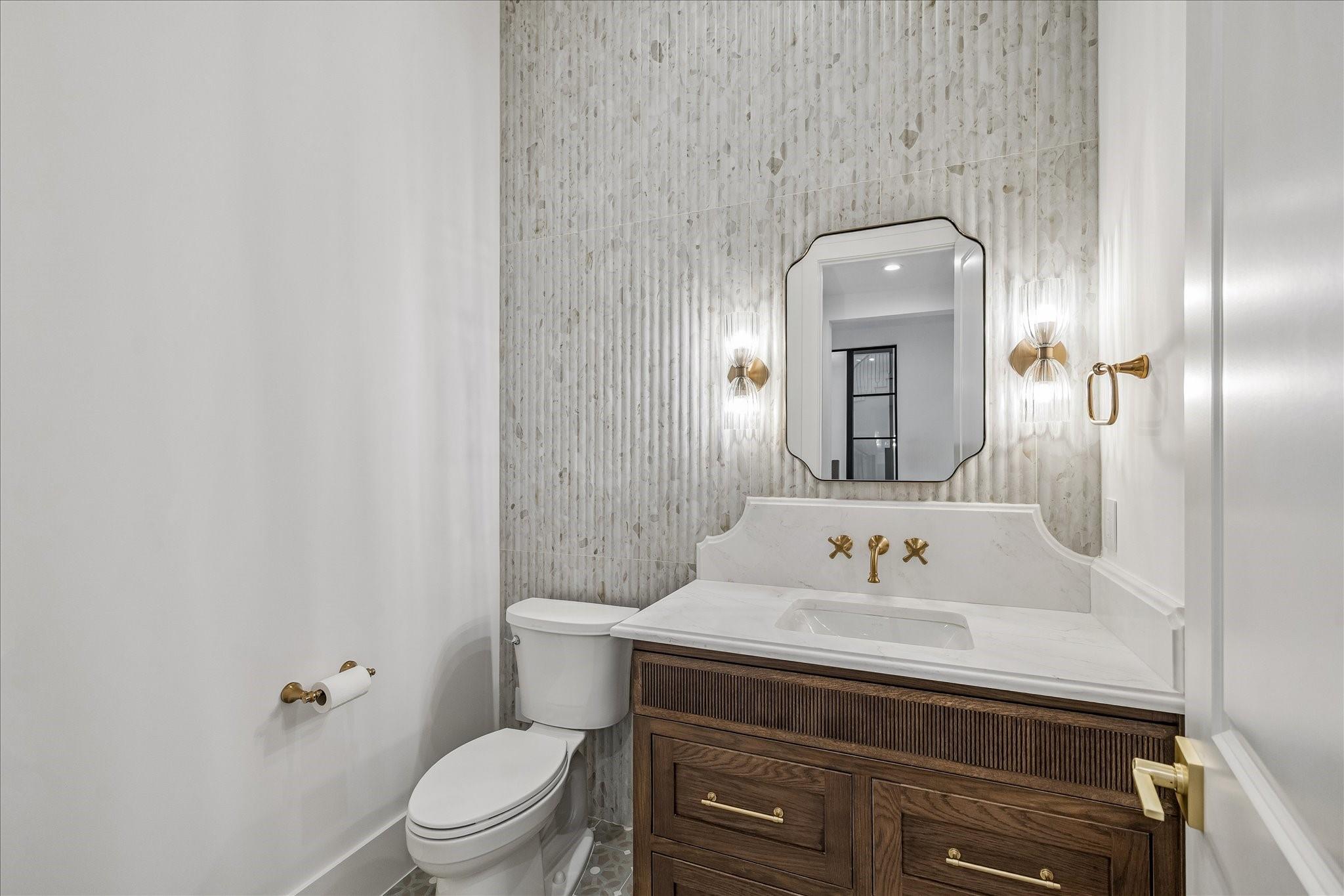 6905 Hollyleaf Court