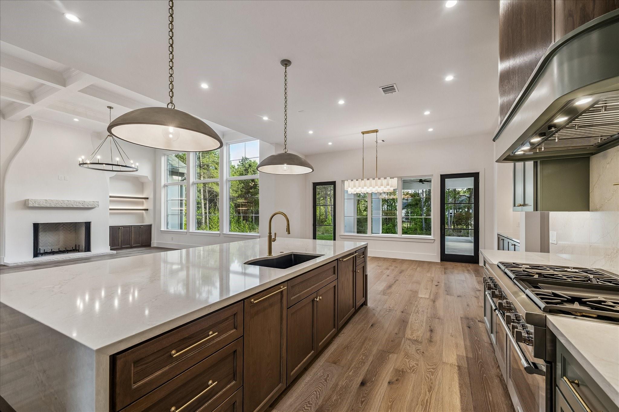 6905 Hollyleaf Court