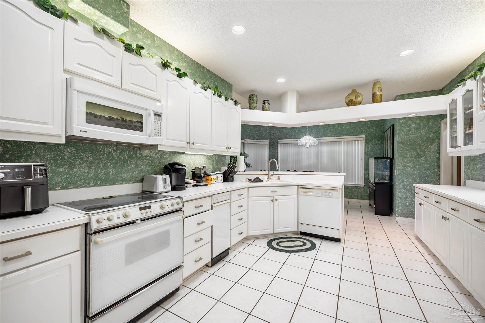 6063 Forest Green Rd