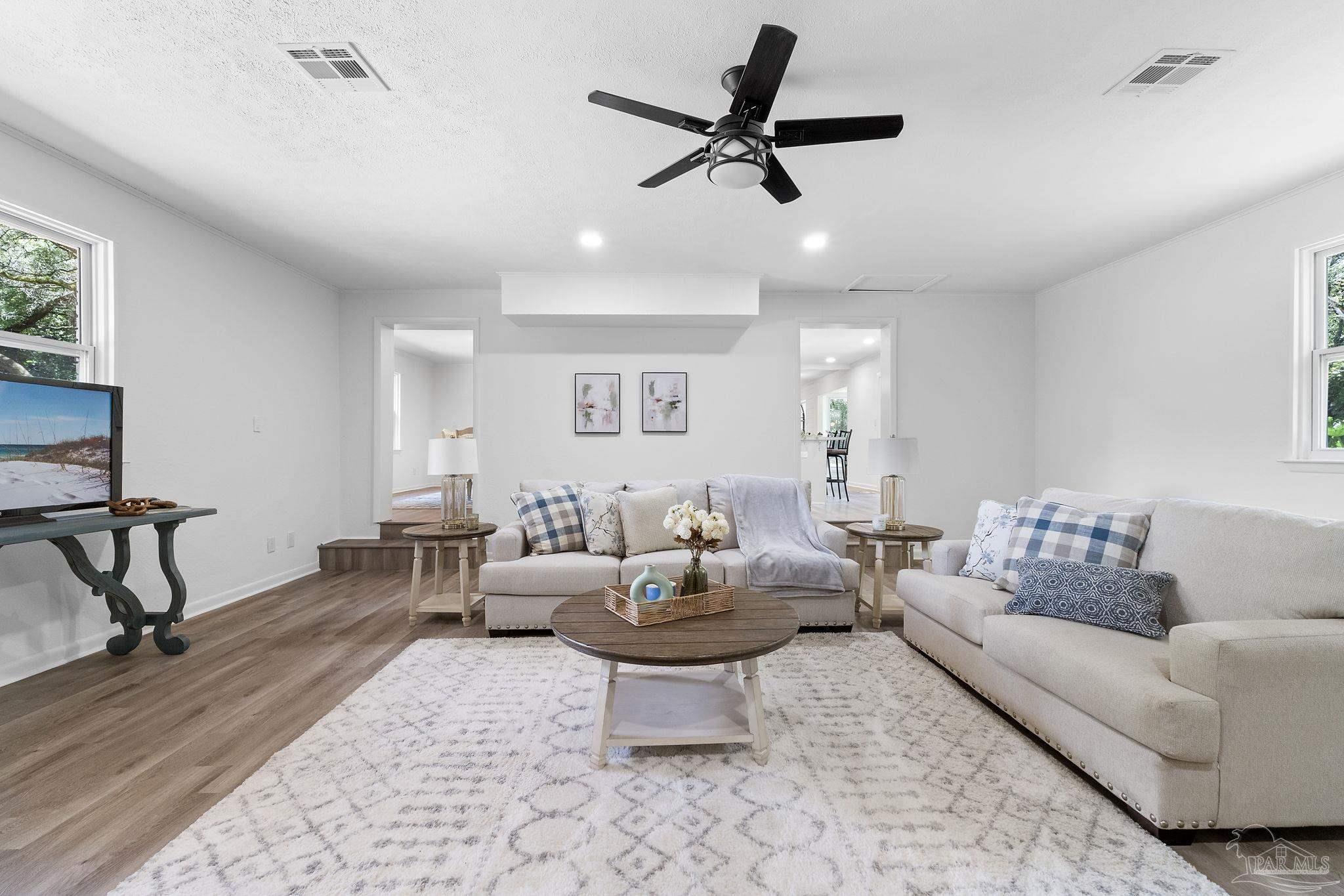 5906 Aurora Ave