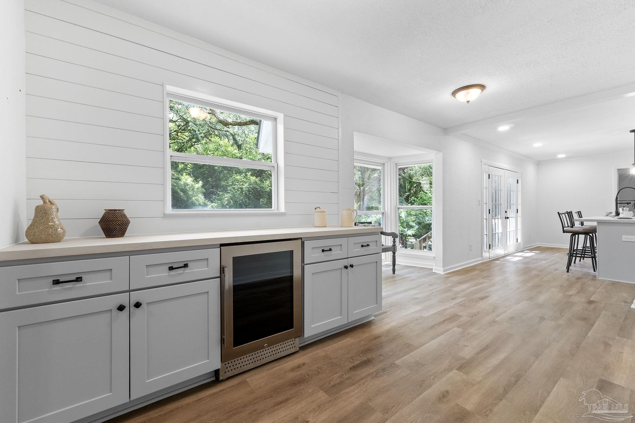 5906 Aurora Ave