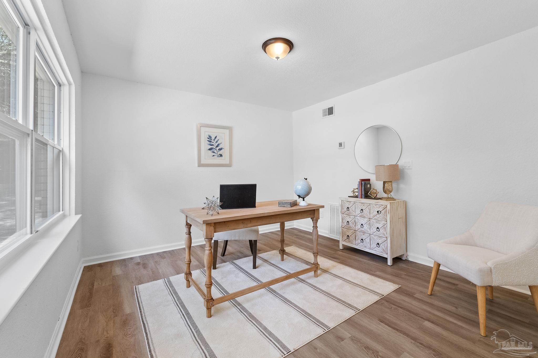 5906 Aurora Ave