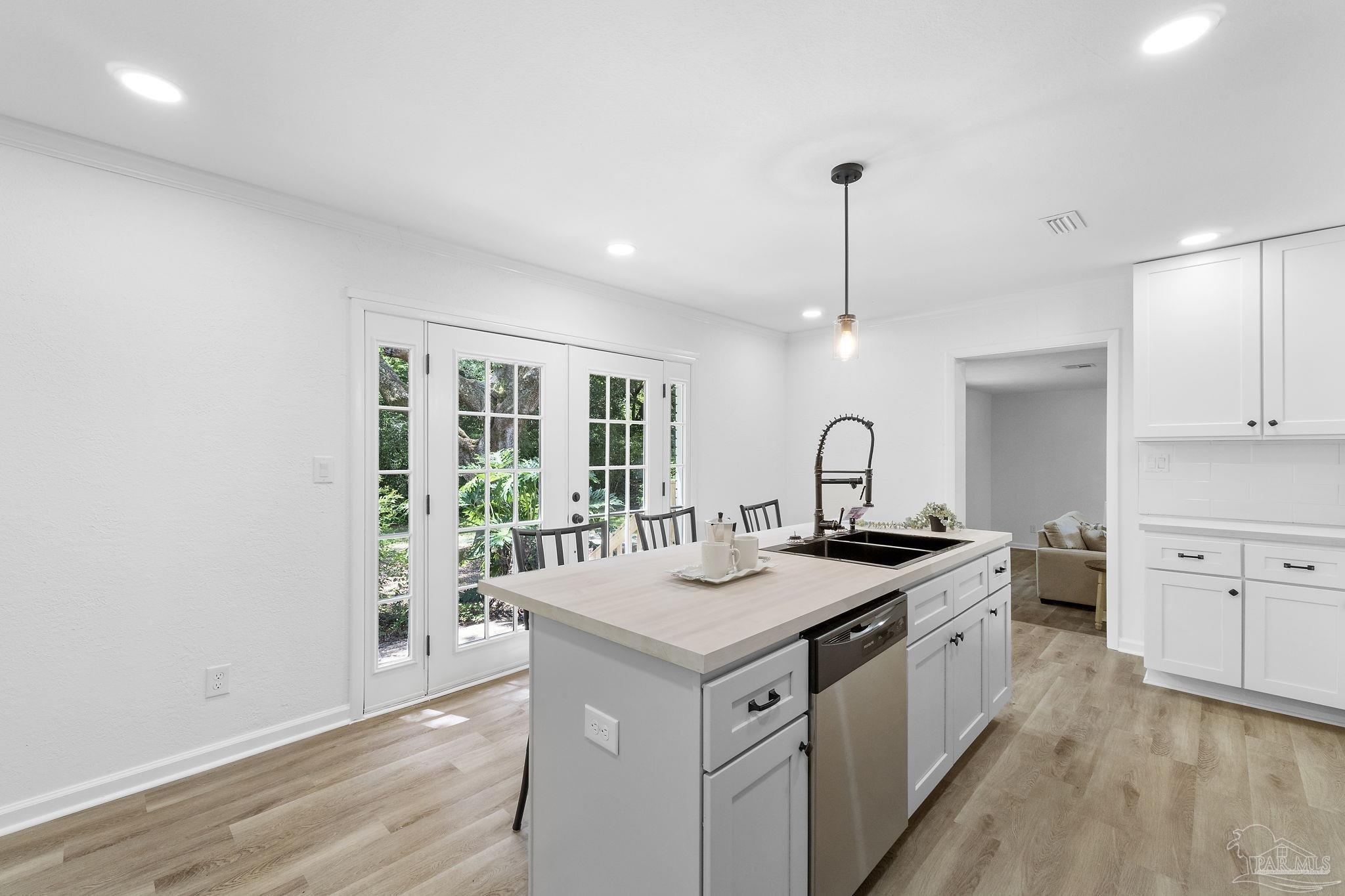 5906 Aurora Ave