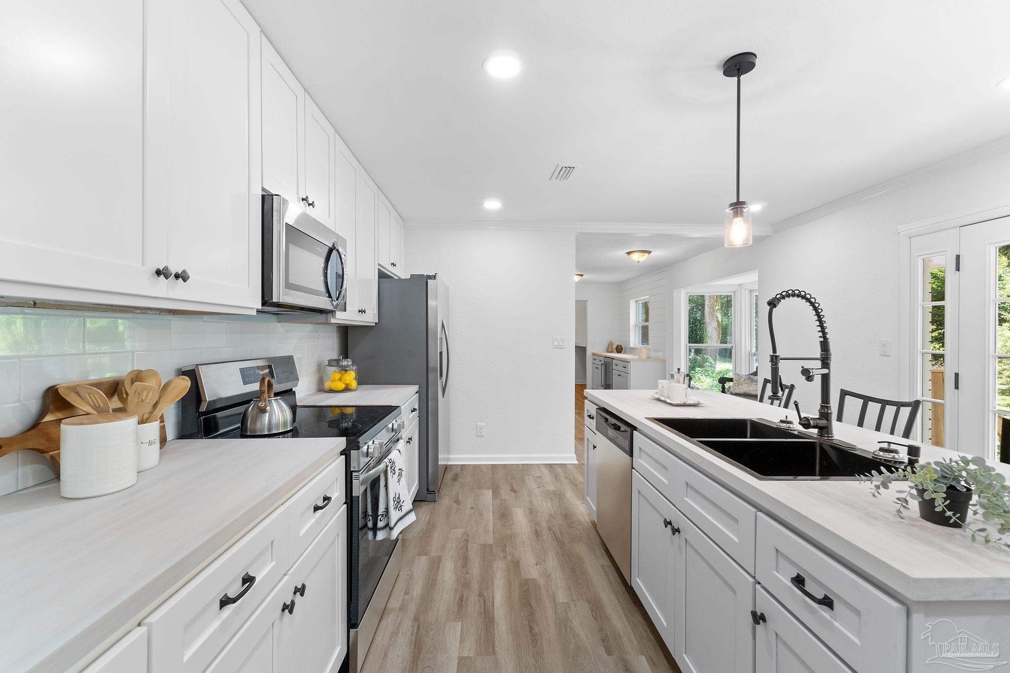 5906 Aurora Ave