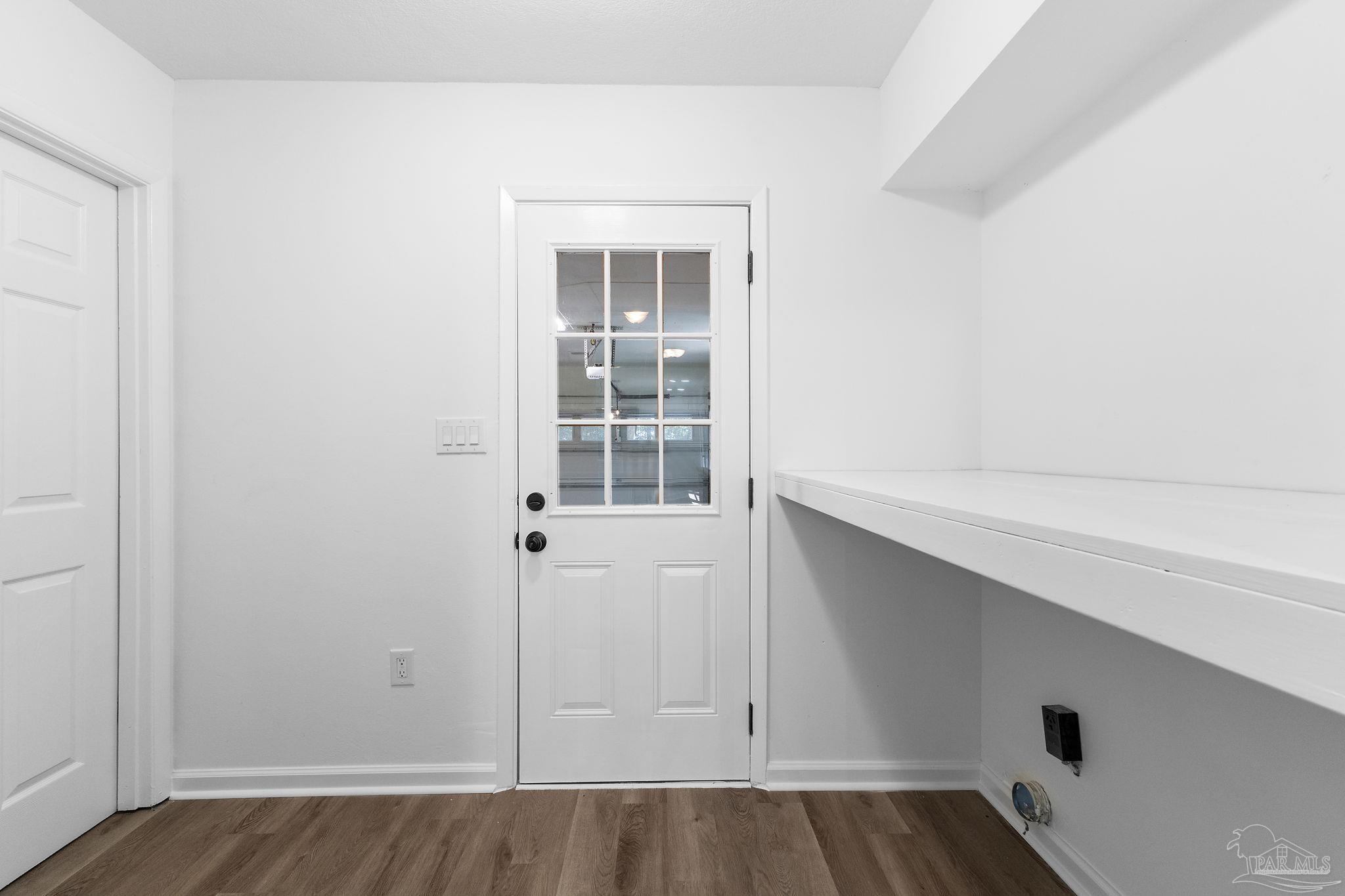 5906 Aurora Ave