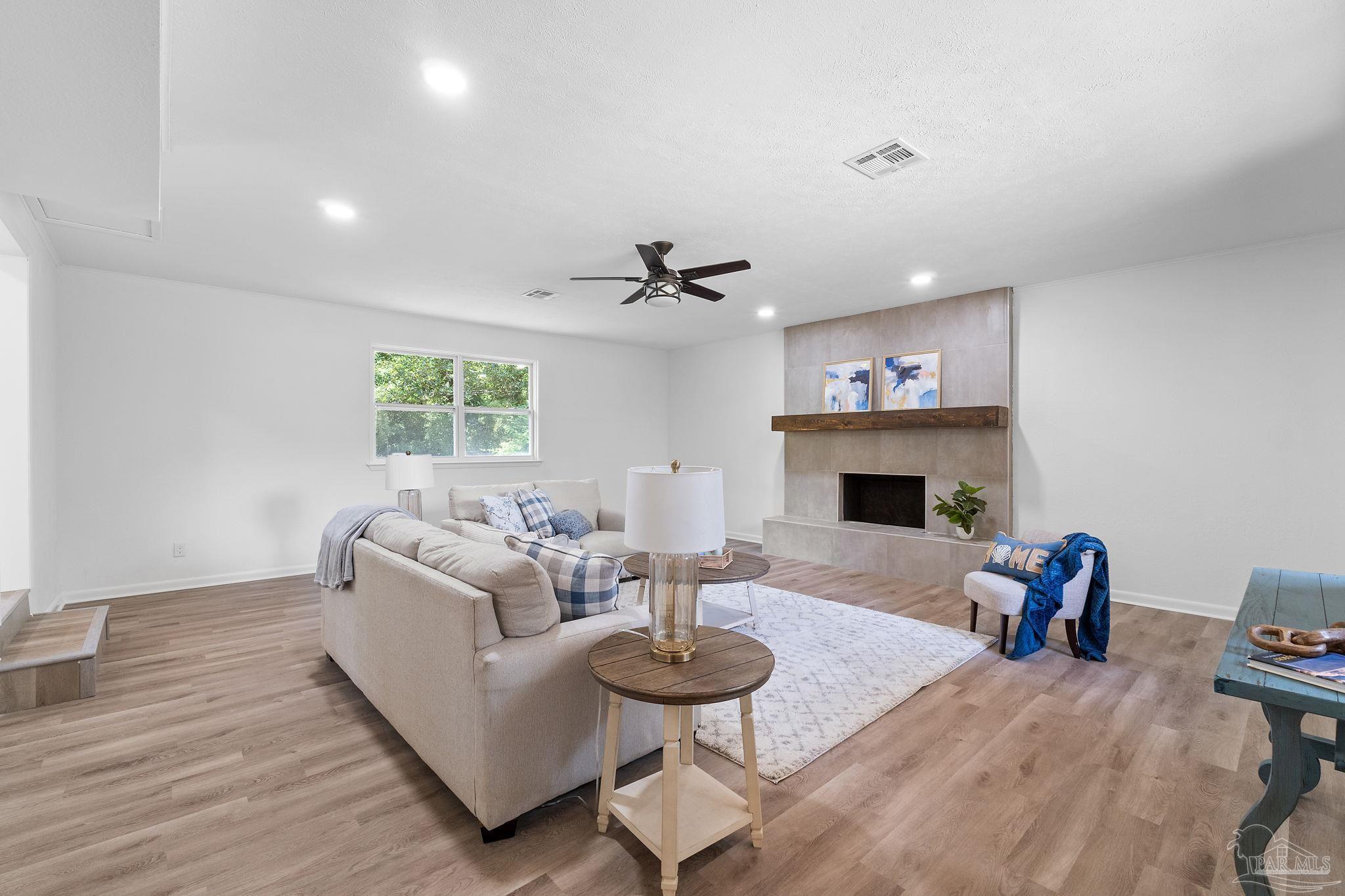 5906 Aurora Ave