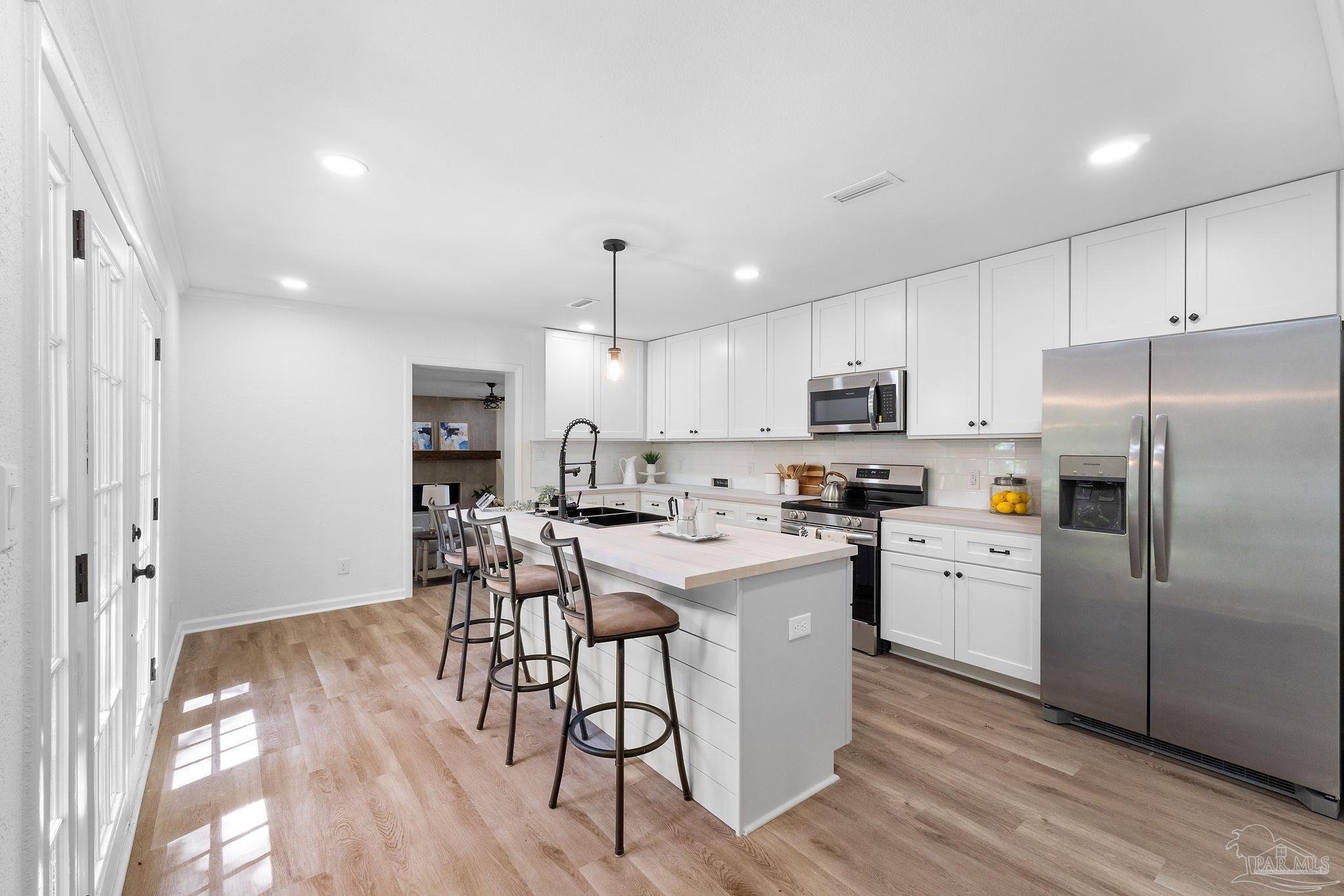 5906 Aurora Ave