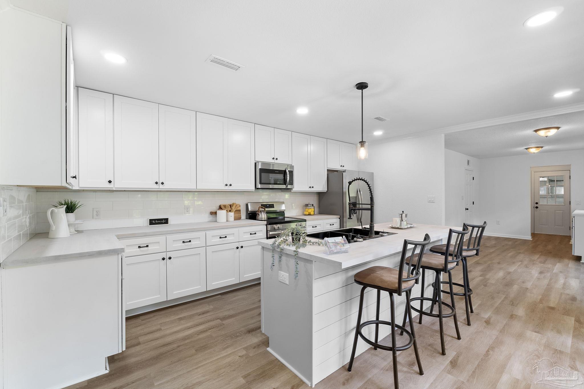 5906 Aurora Ave