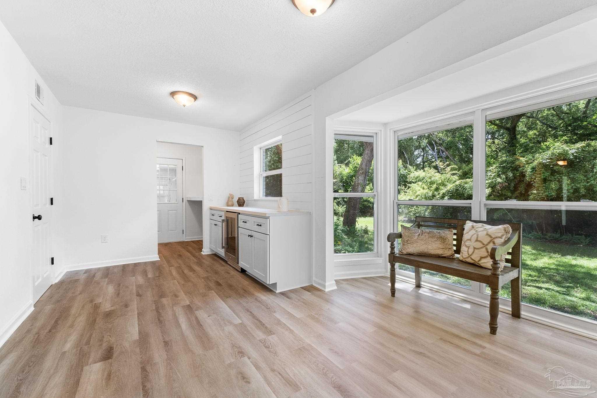 5906 Aurora Ave