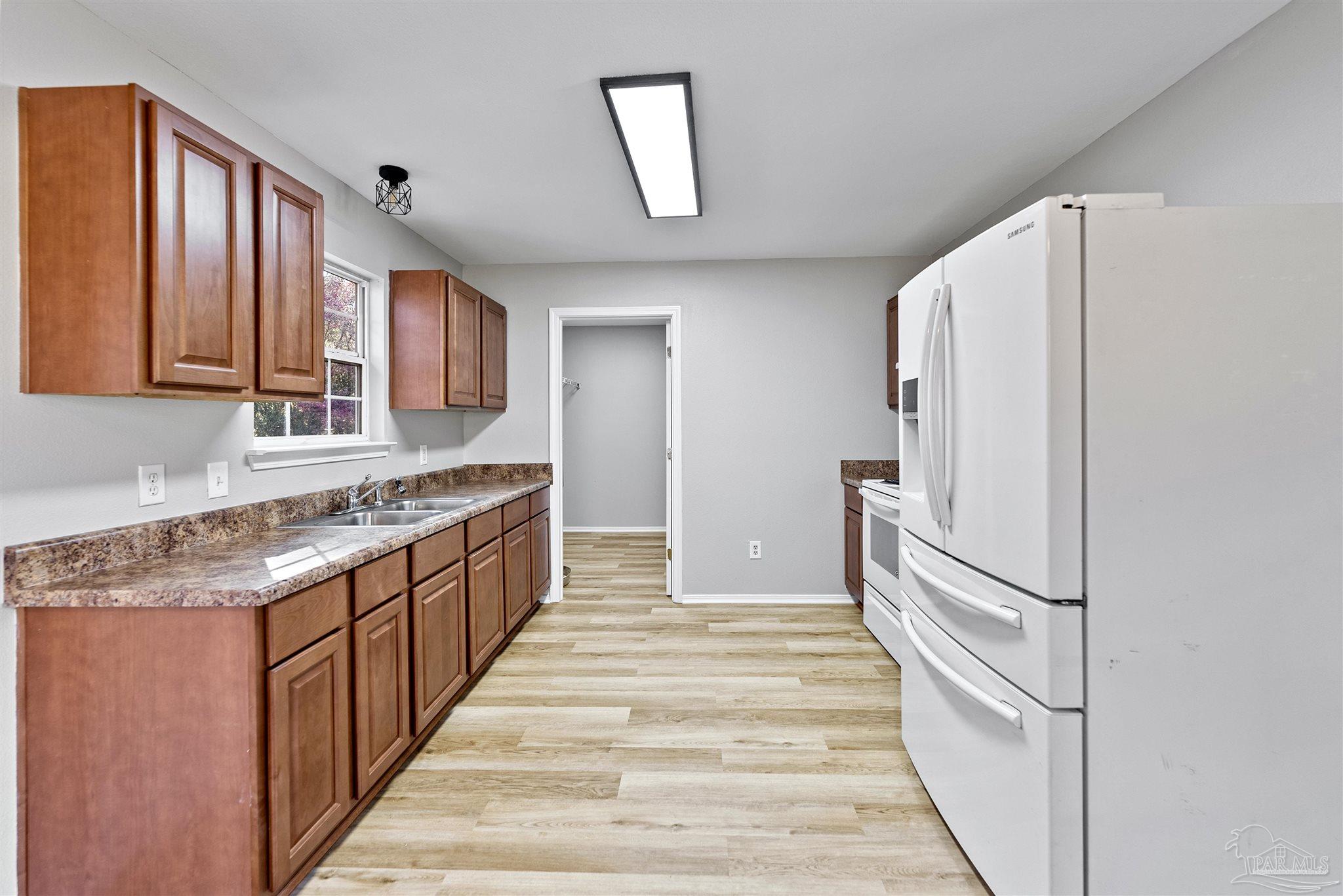 6527 Colonial Dr