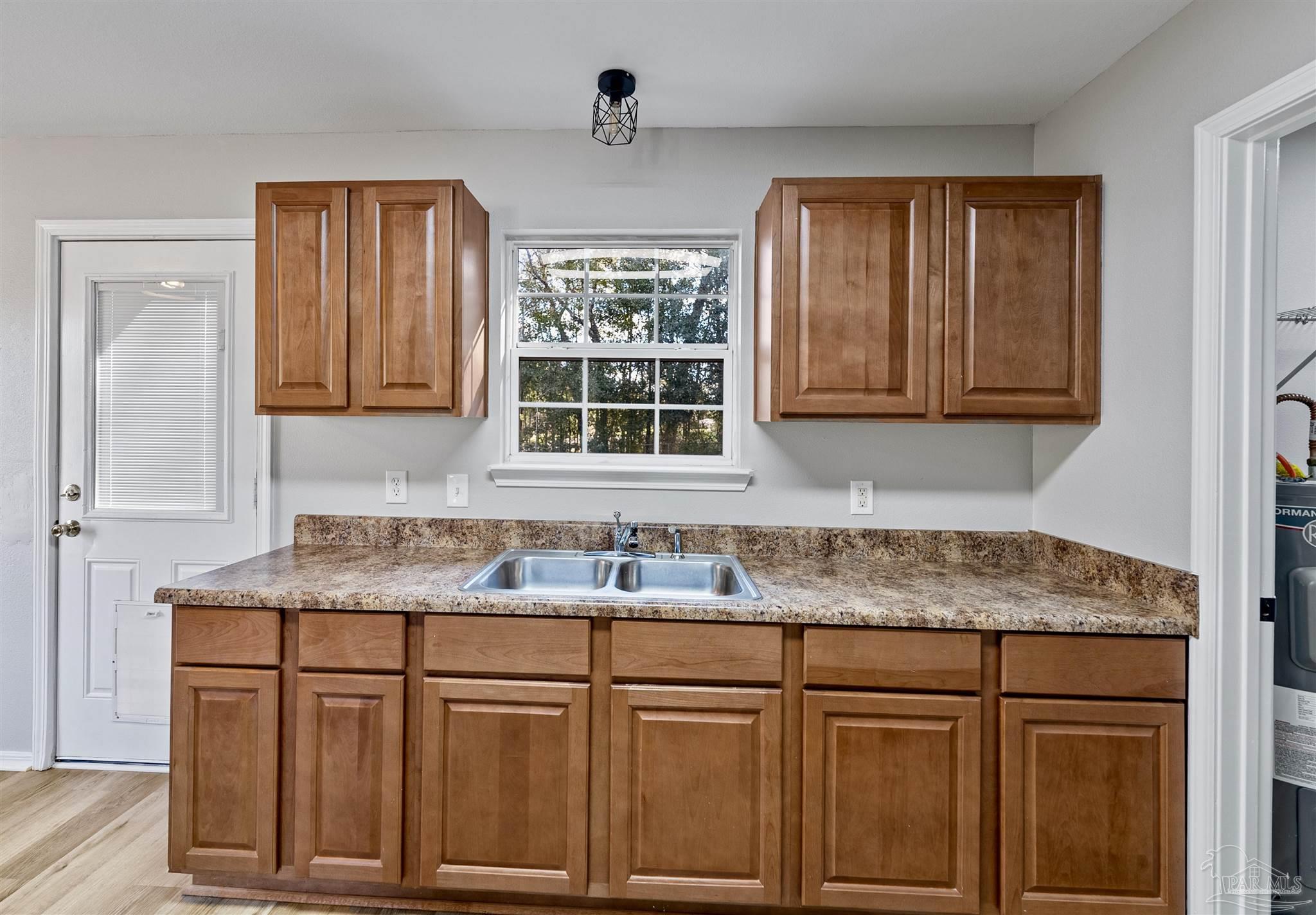 6527 Colonial Dr