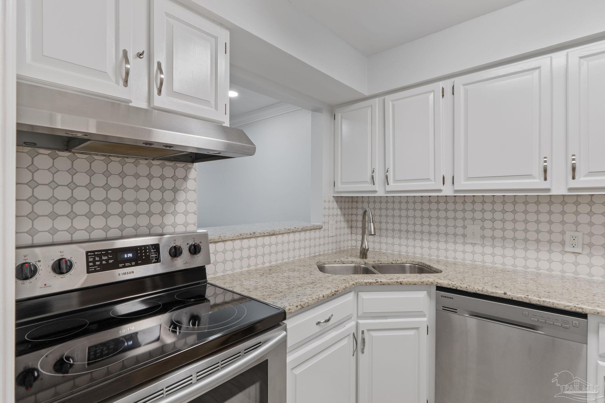 8253 Navarre Pkwy Unit: D200