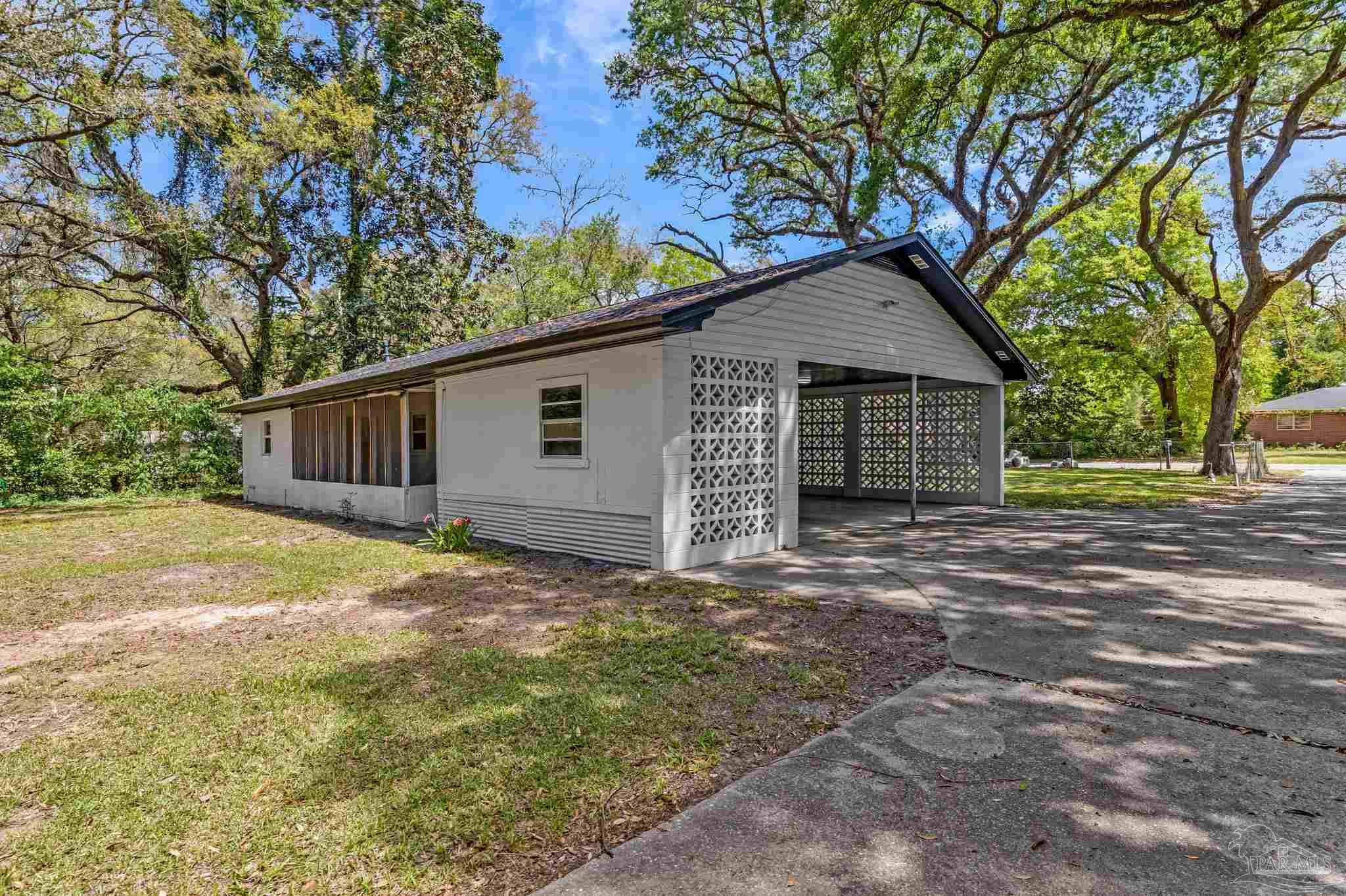 1905 N 60th Ave