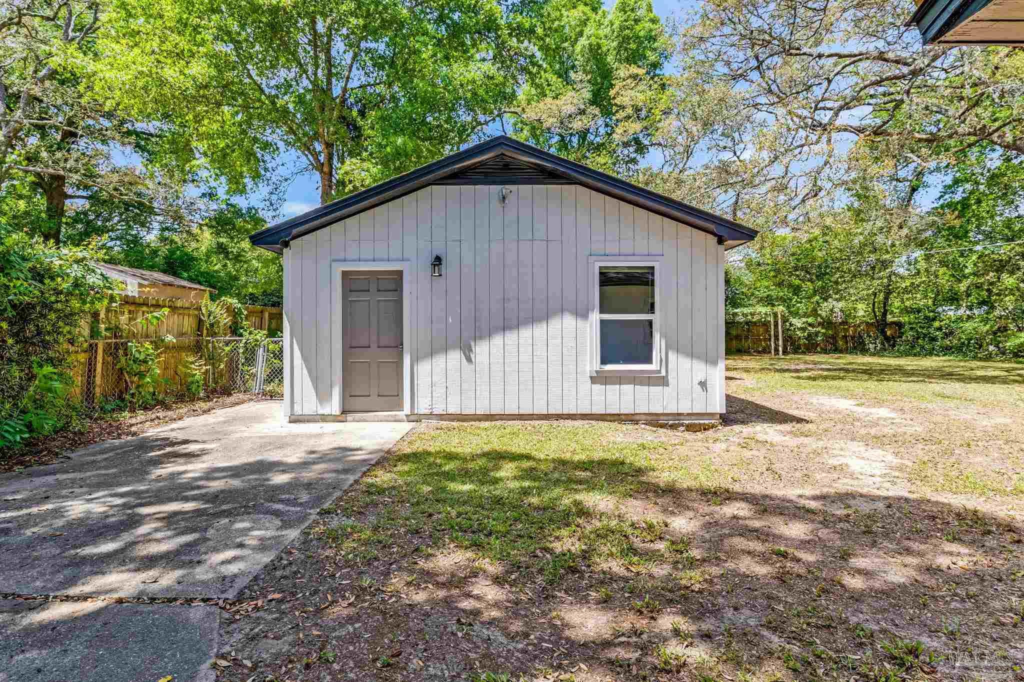 1905 N 60th Ave
