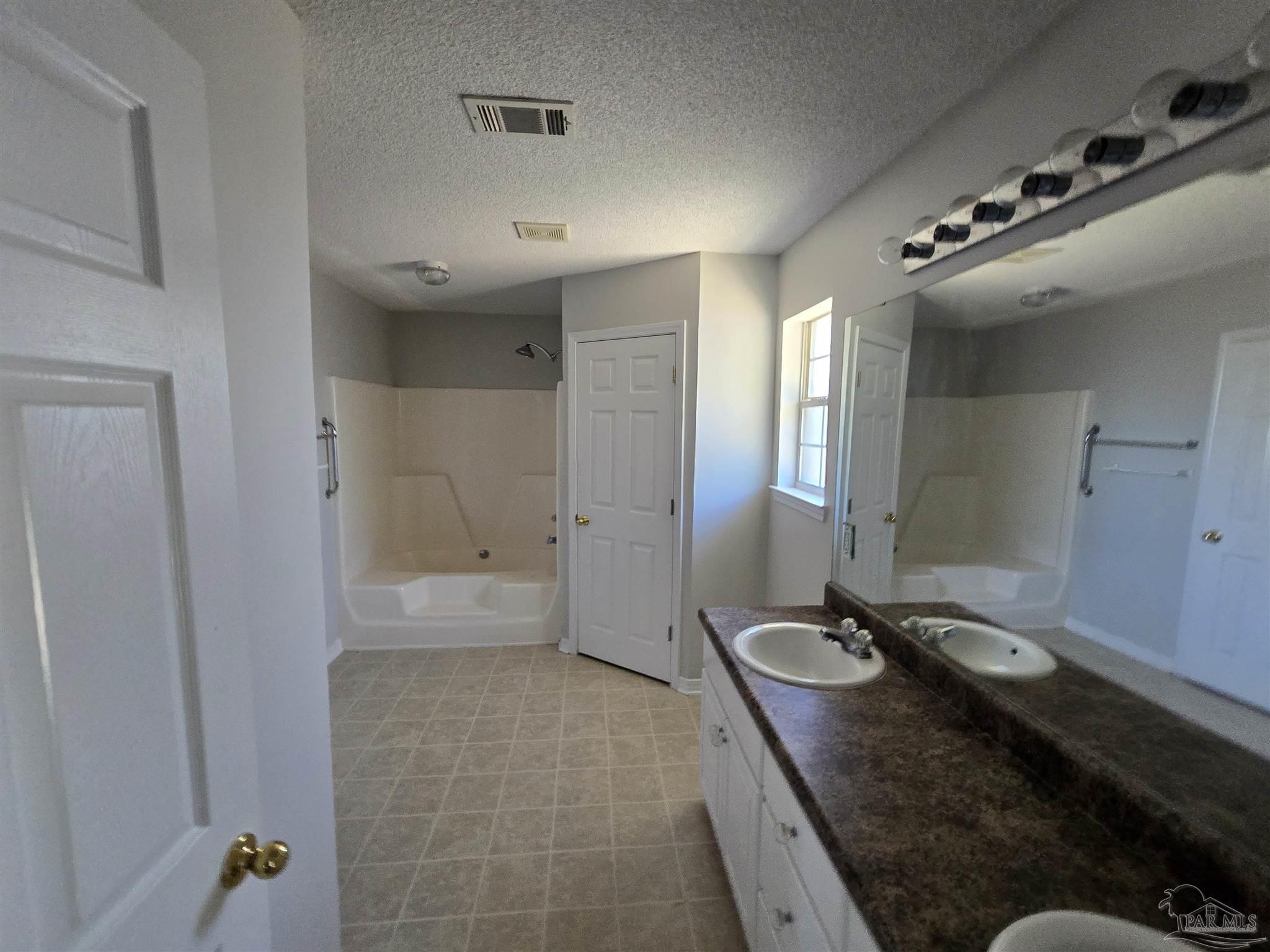 3208 Nikki Ct