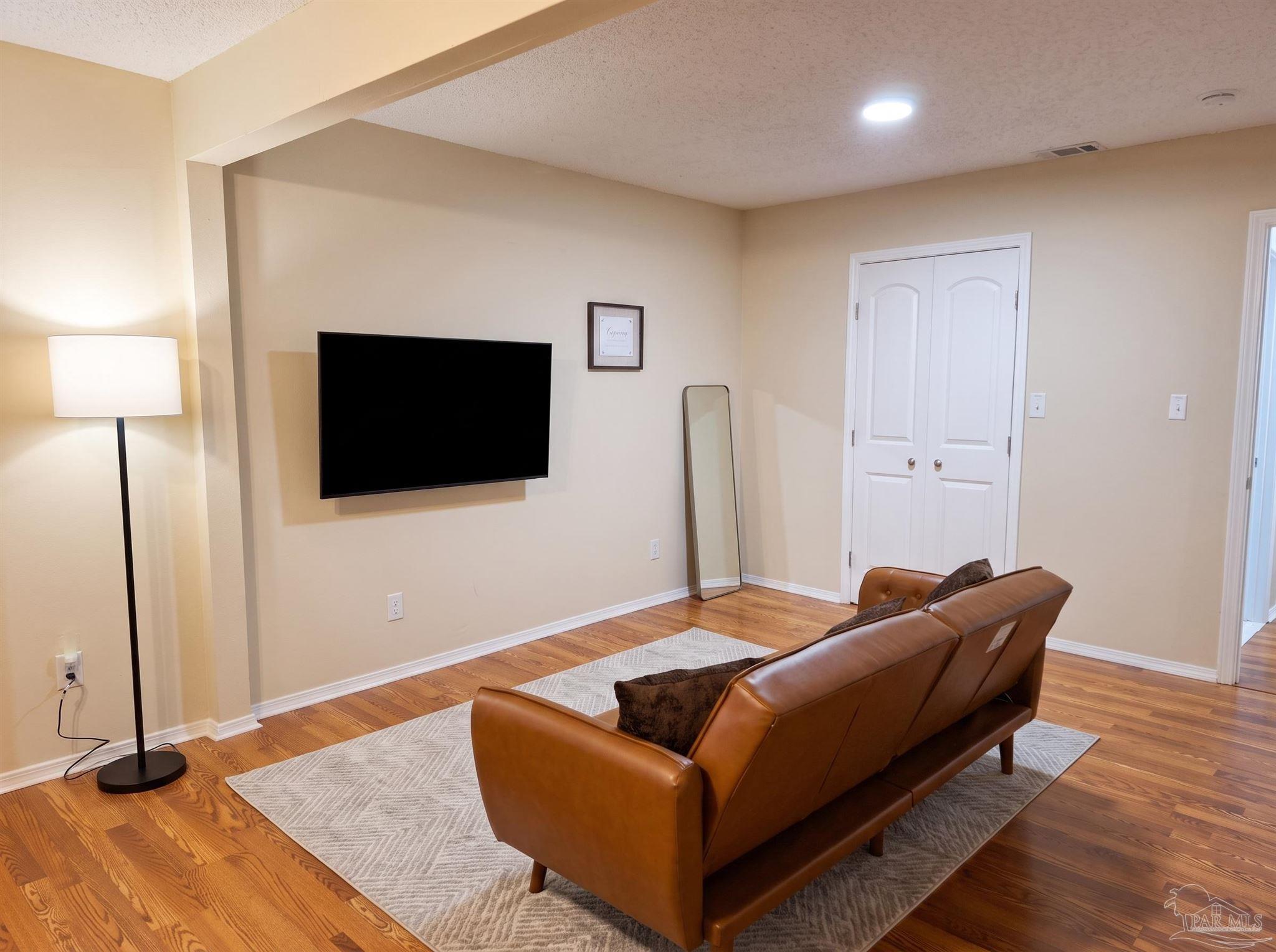 3900 Baywoods Dr