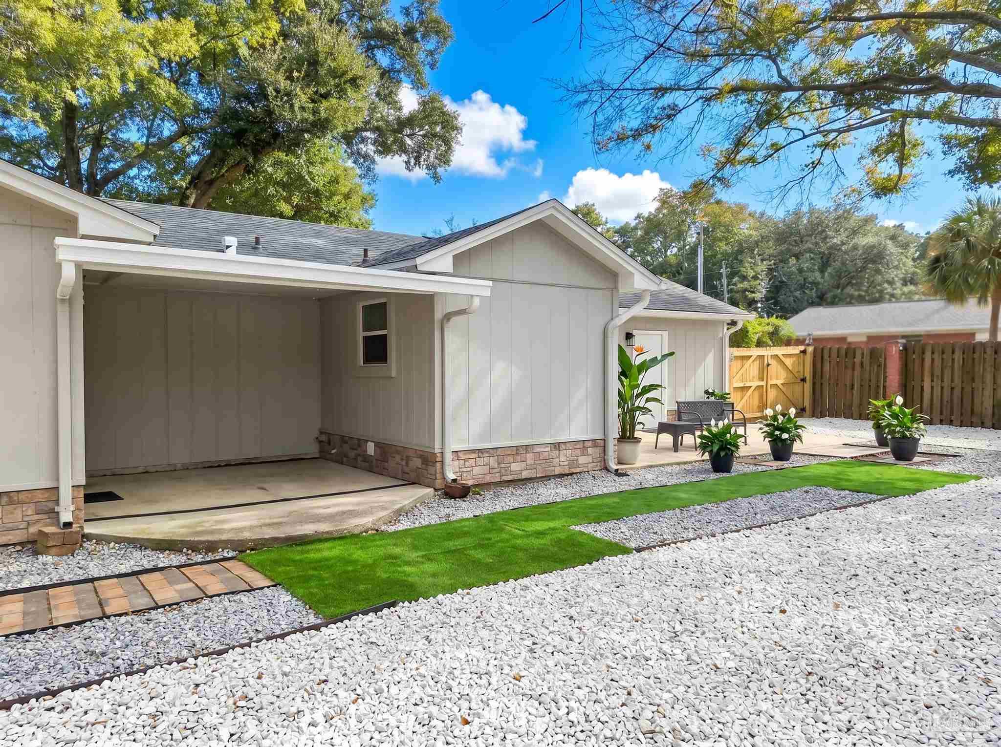 3900 Baywoods Dr