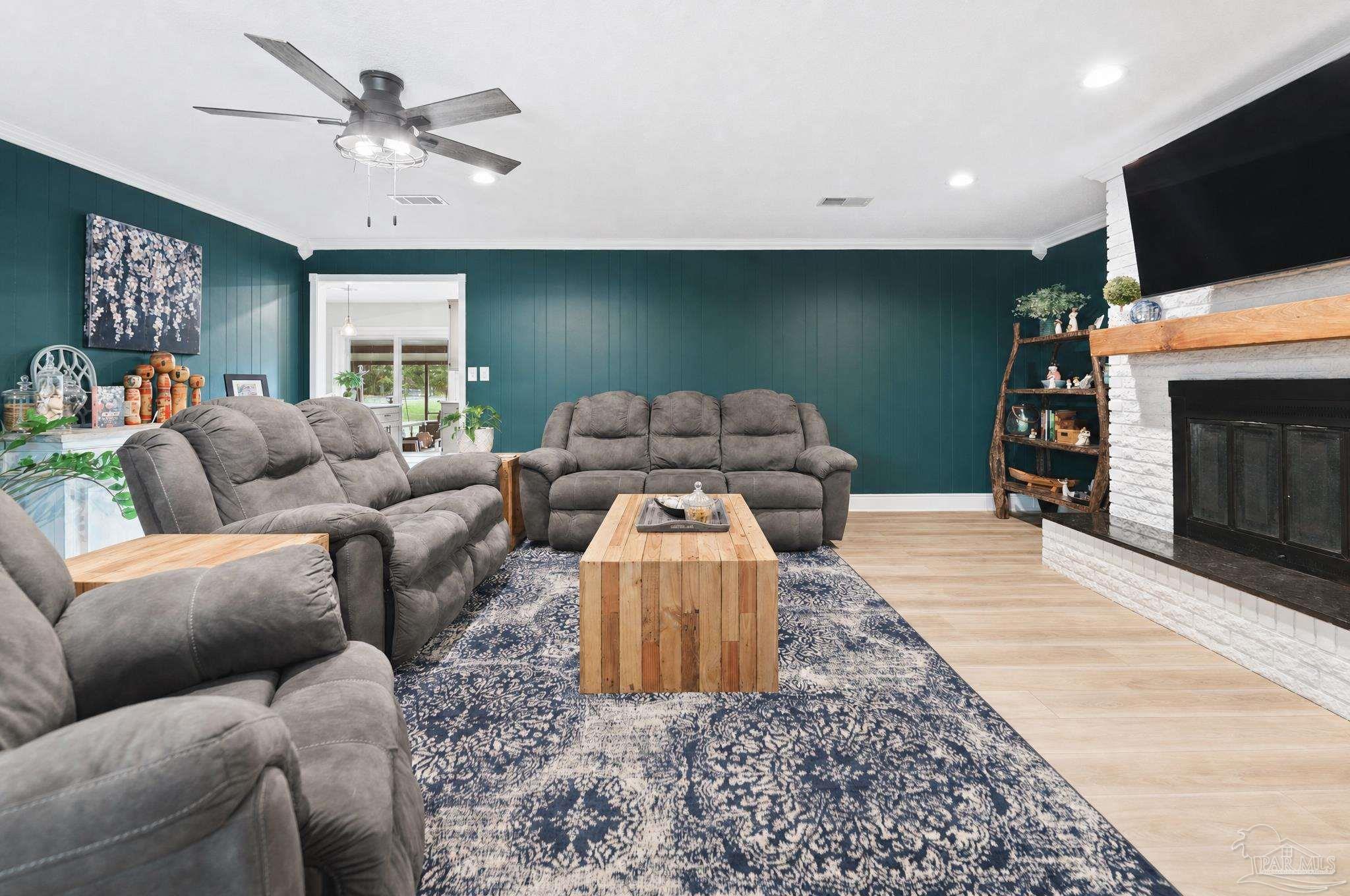 2379 Risen Dr