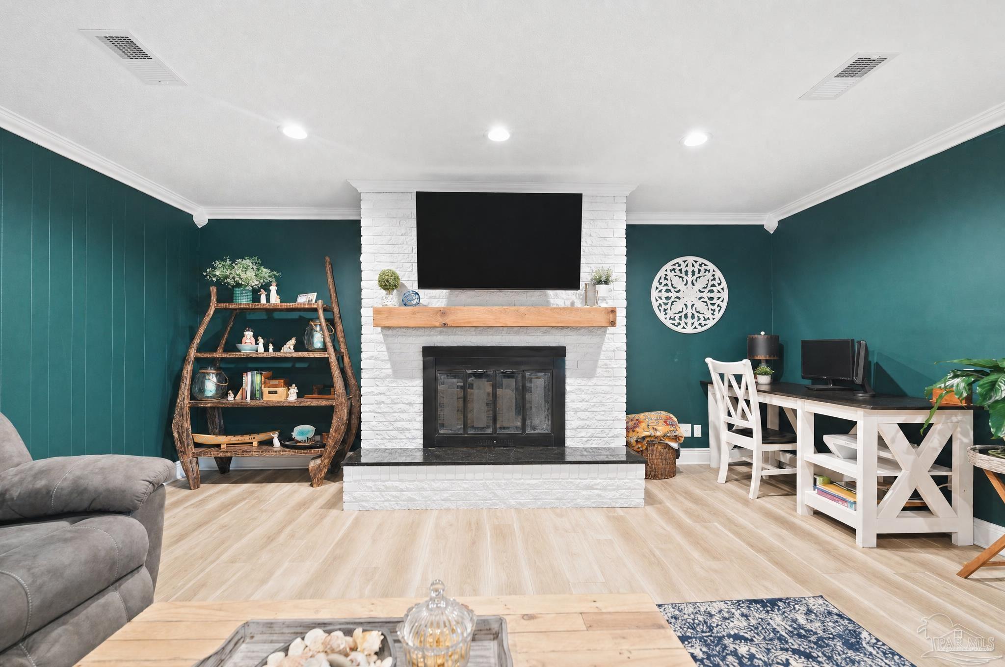 2379 Risen Dr