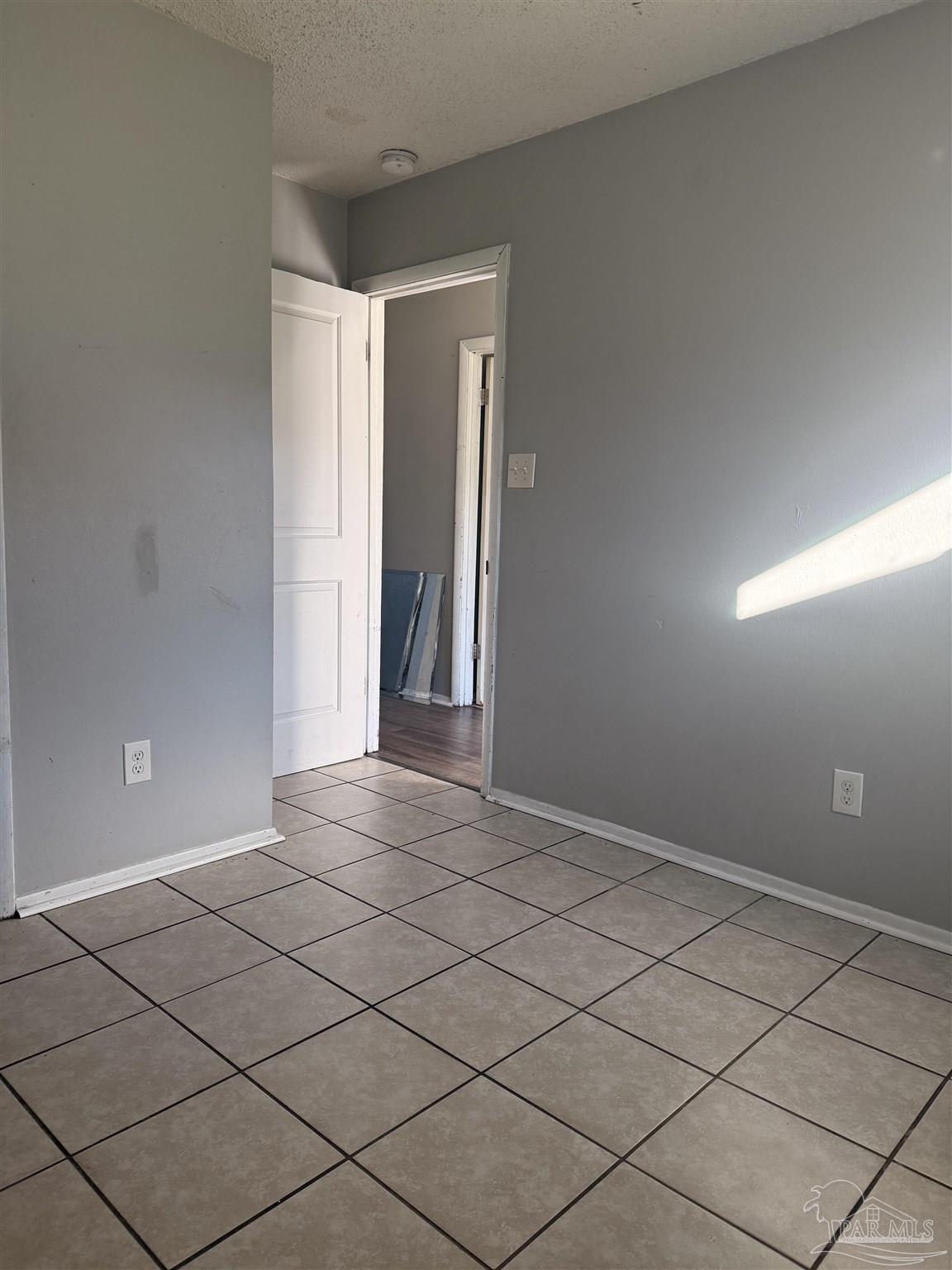 2121 Eliasberg Ave
