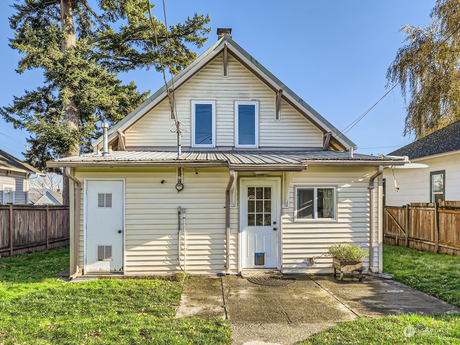 1112 E Marine View Drive