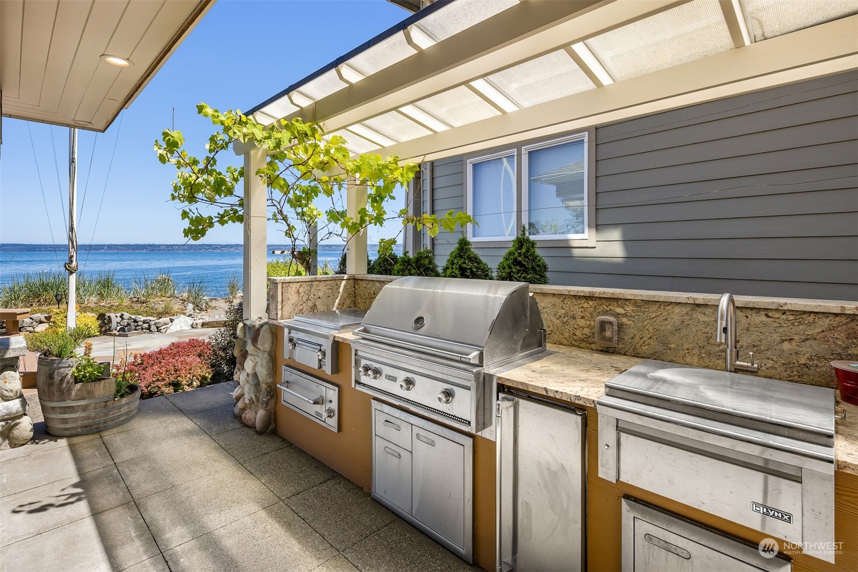 12084 NE Apple Tree Point Lane