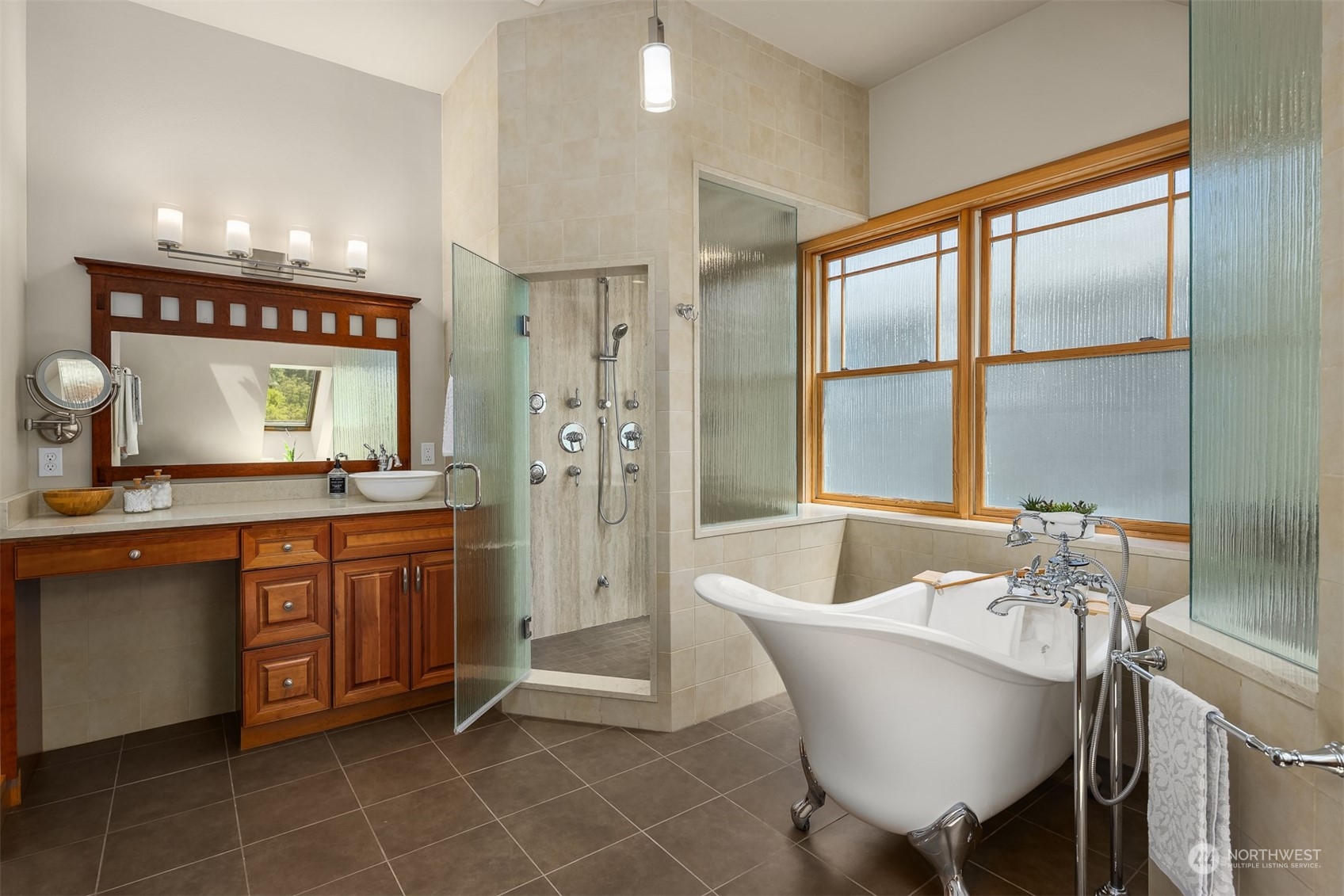 12084 NE Apple Tree Point Lane