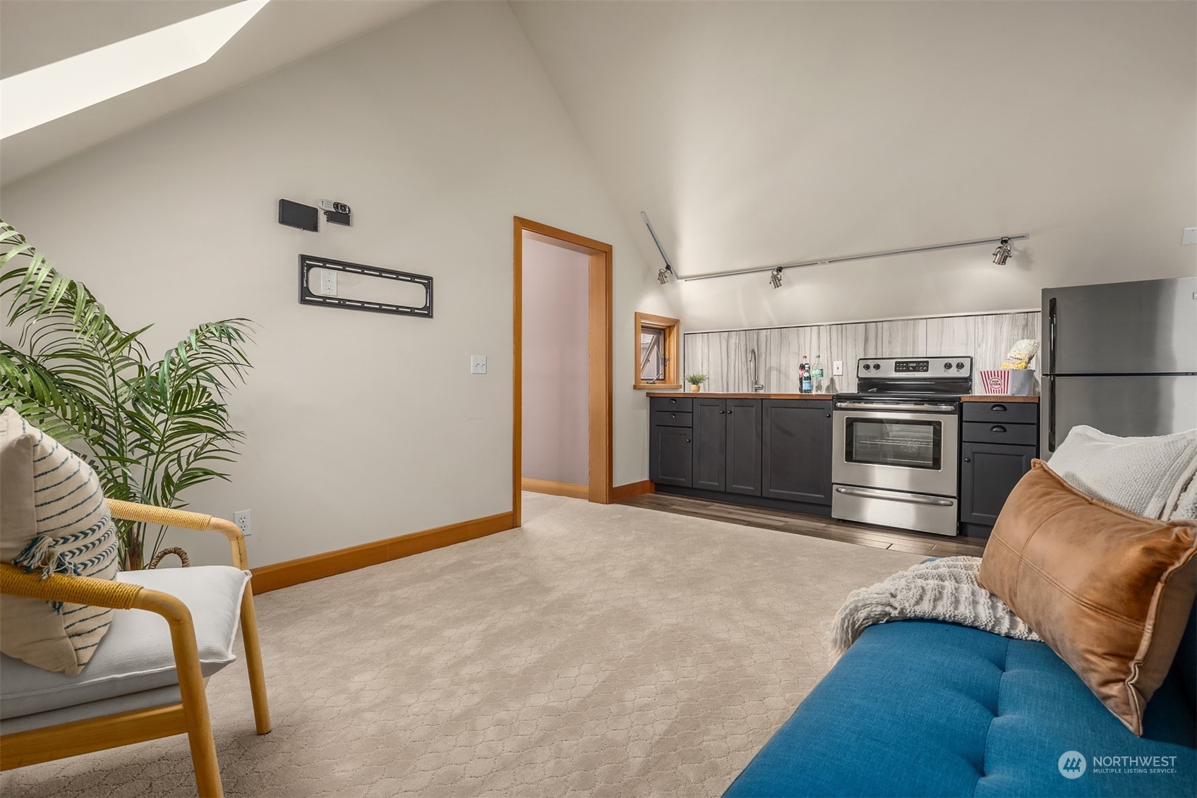 12084 NE Apple Tree Point Lane