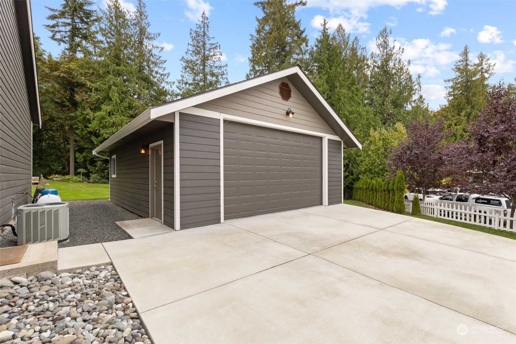 101 W Rue Lavande Lane NE