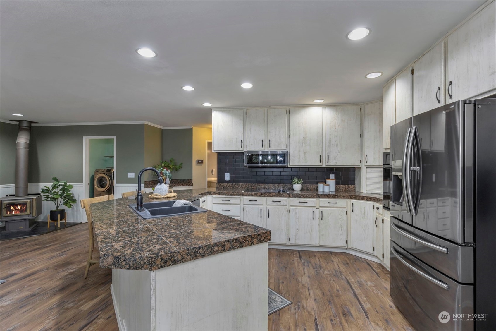 211 Baycliff Drive