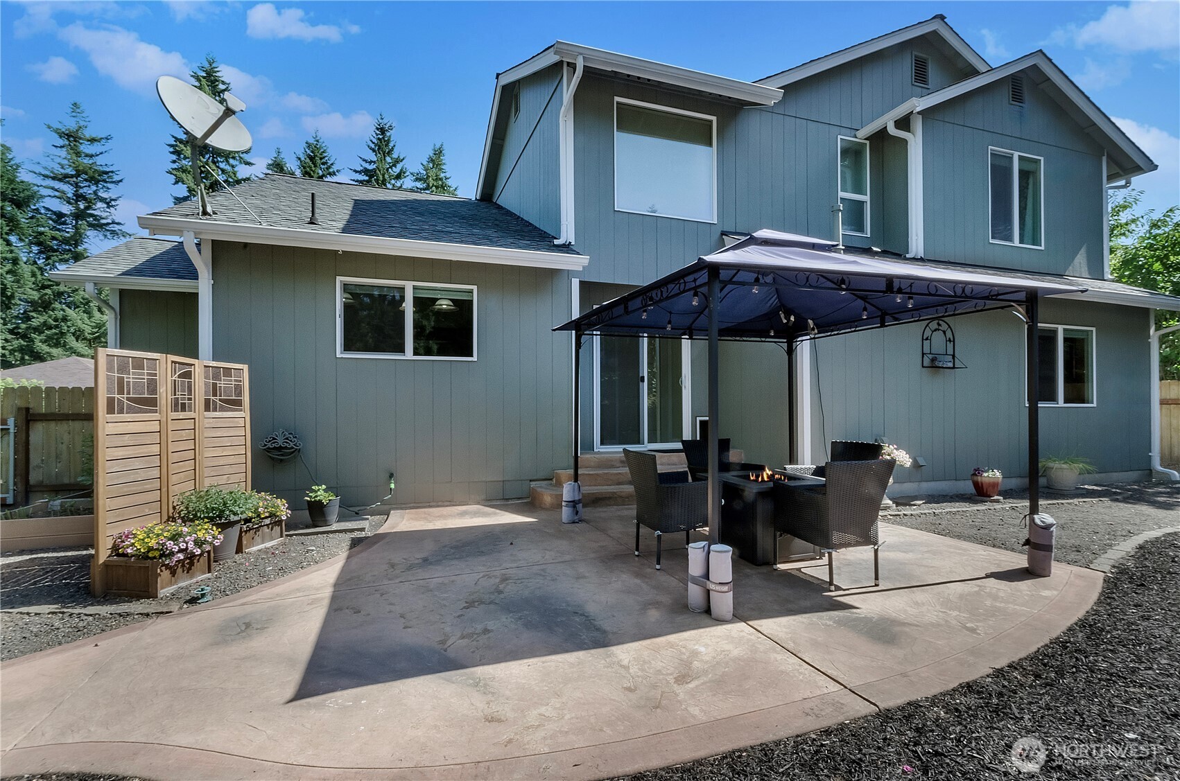 1441 NW Lakehill Circle