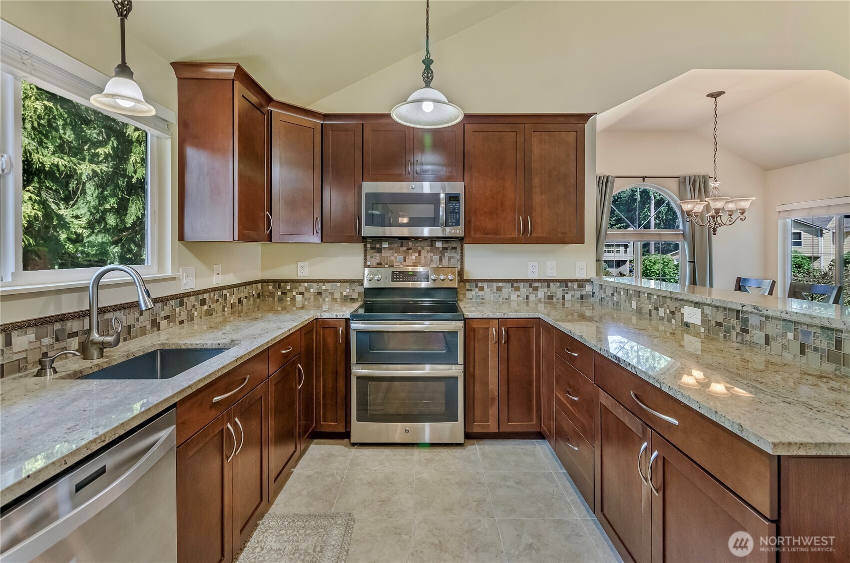1441 NW Lakehill Circle
