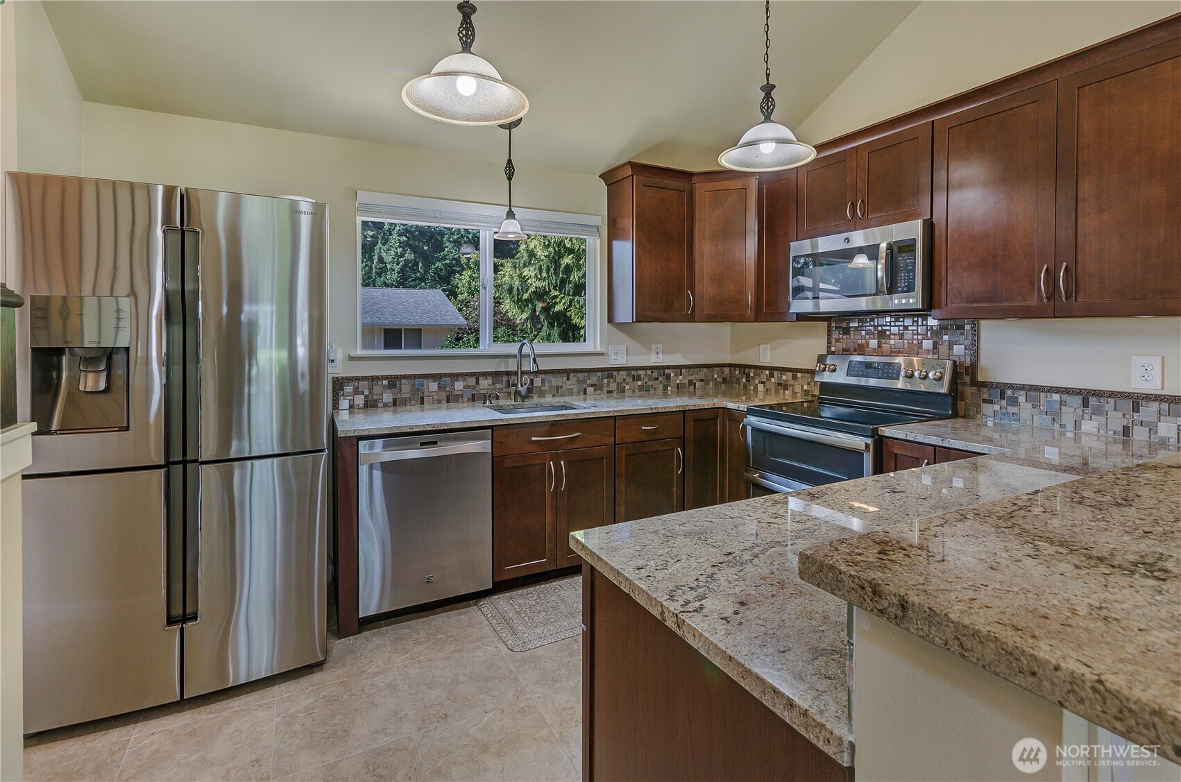 1441 NW Lakehill Circle