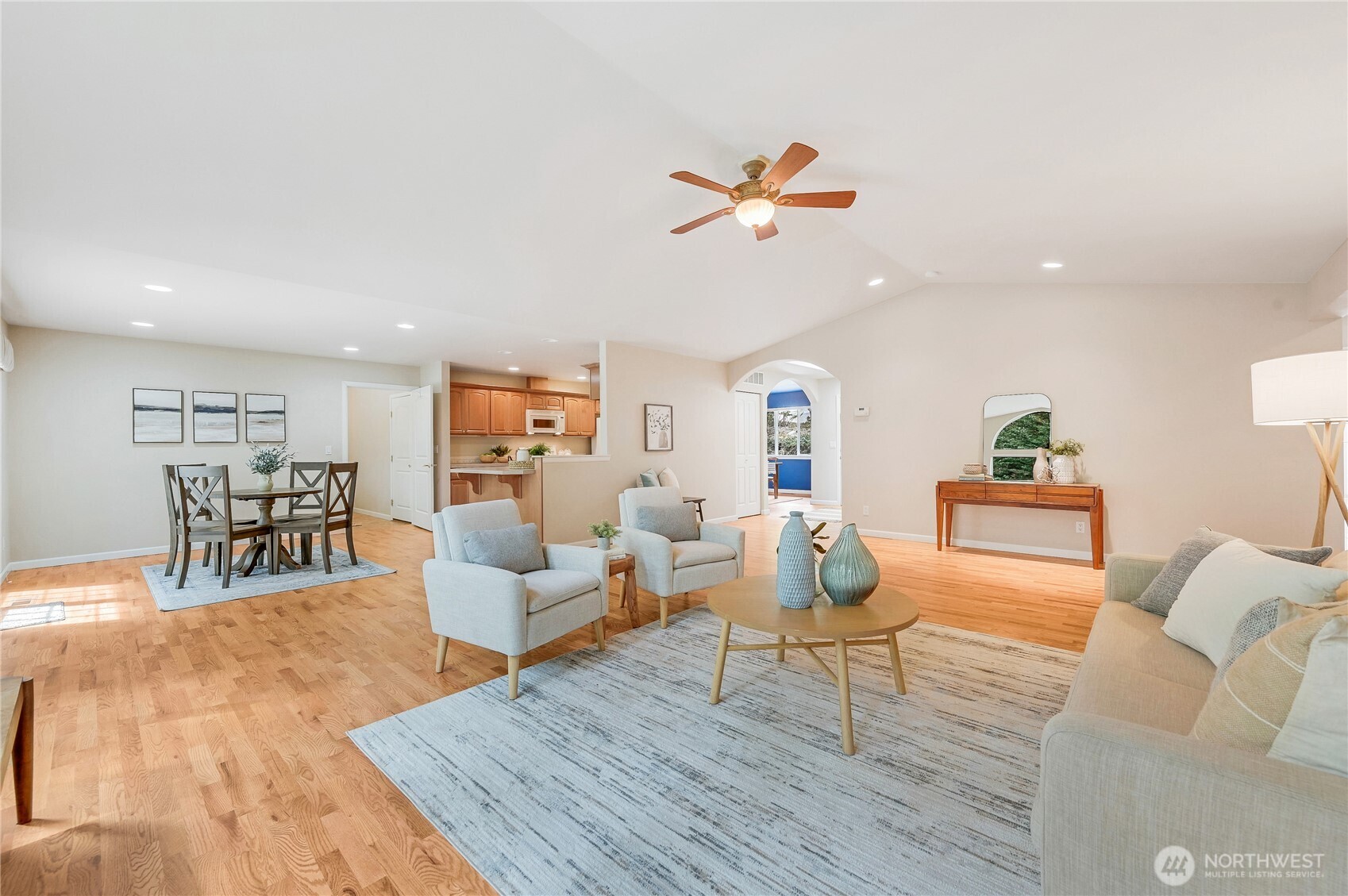3912 Holcomb