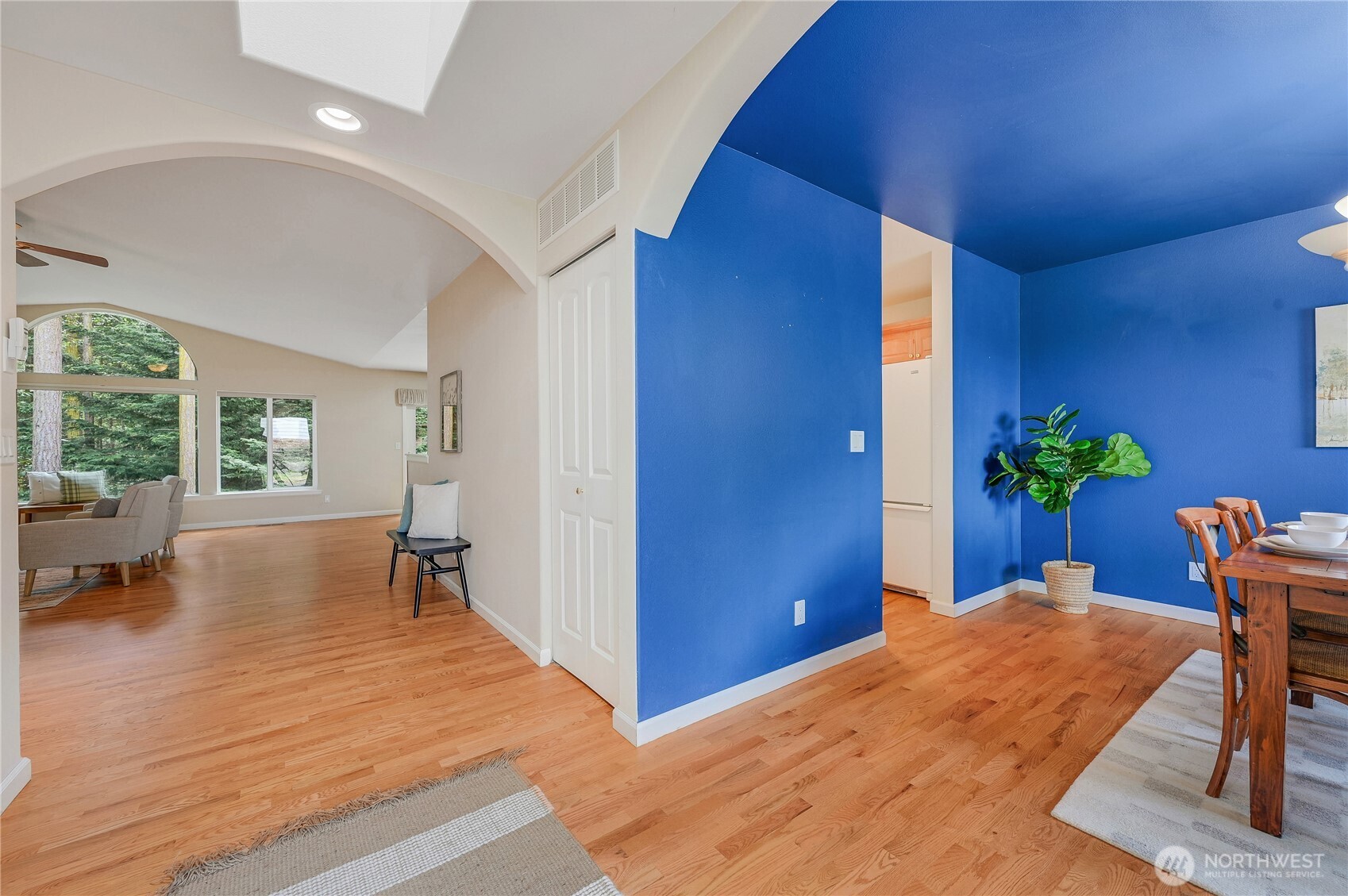 3912 Holcomb