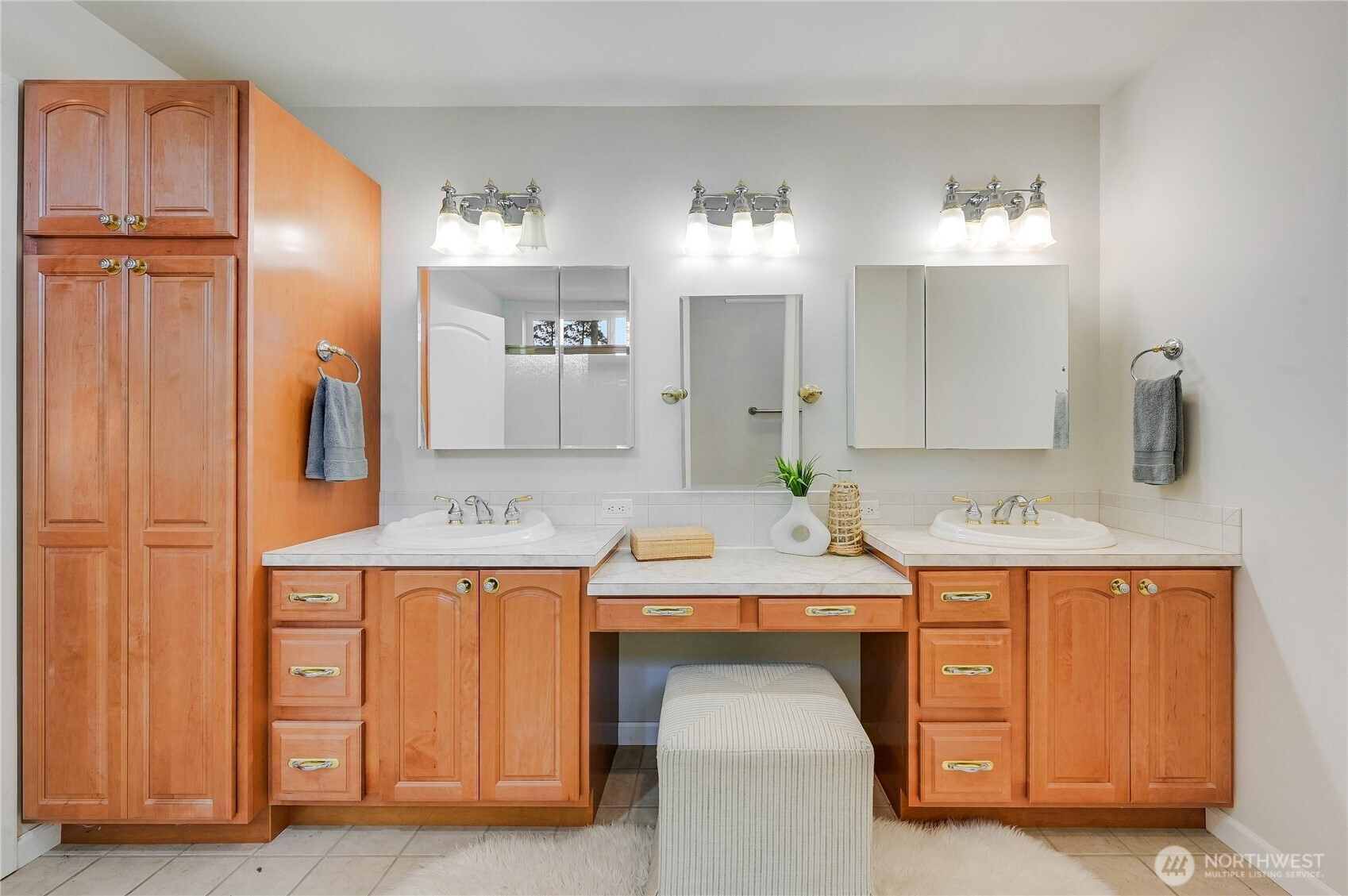 3912 Holcomb