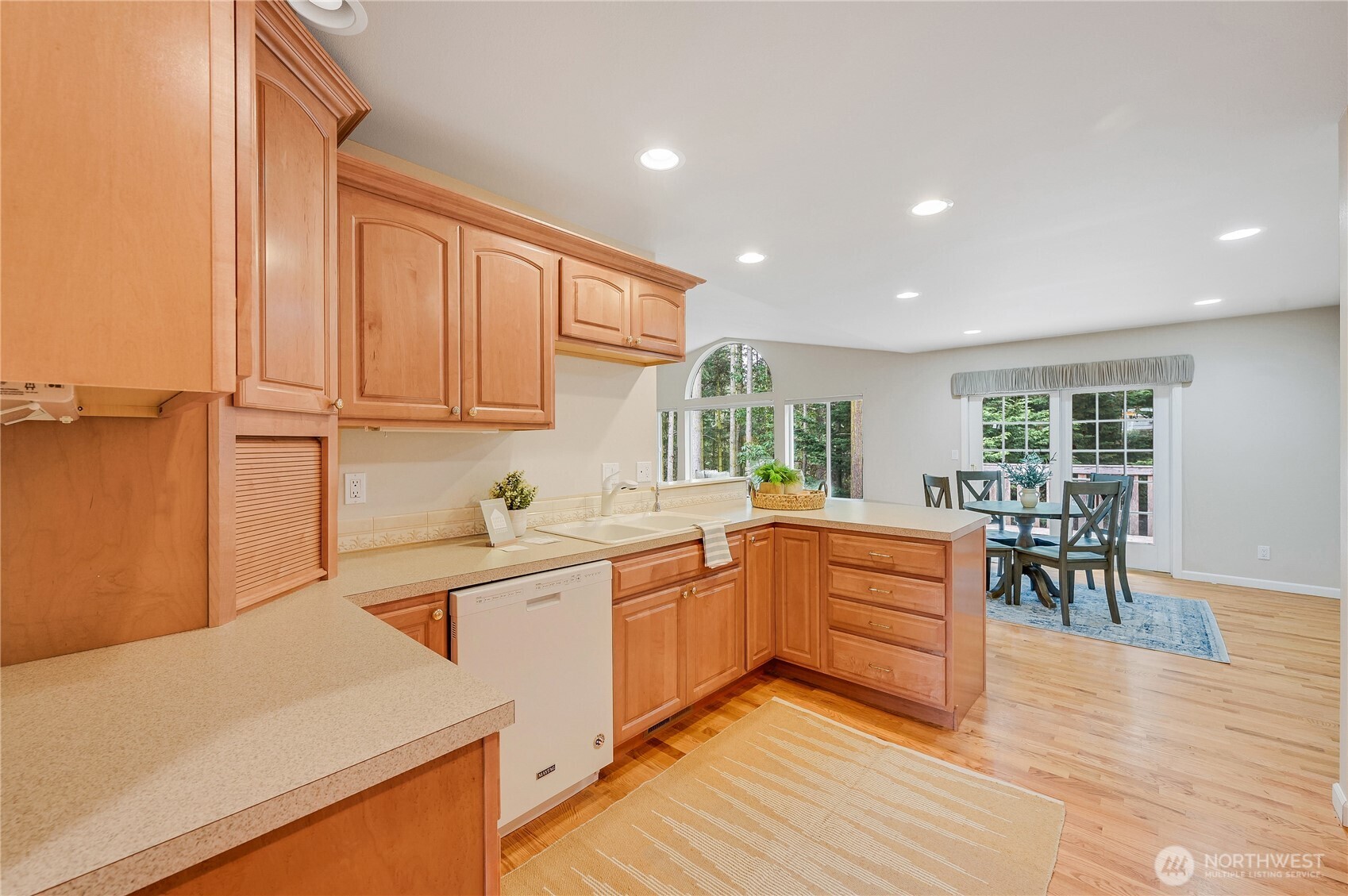 3912 Holcomb