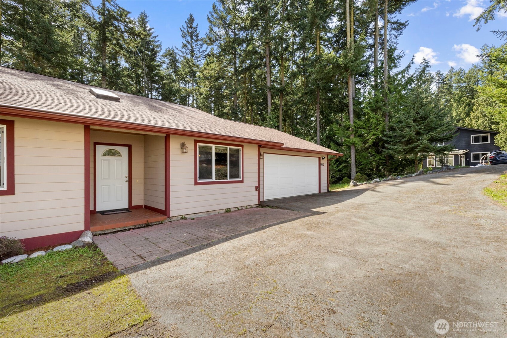 3912 Holcomb